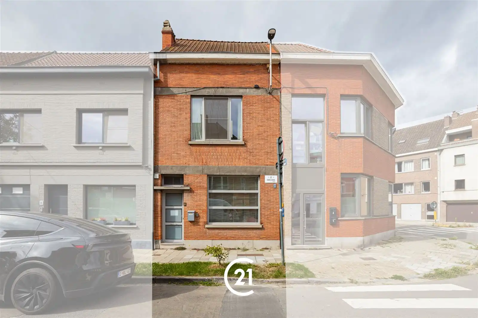 Woning met 4 slaapkamers, garage en buitenruimte in Gent foto {{pictureIndex}}