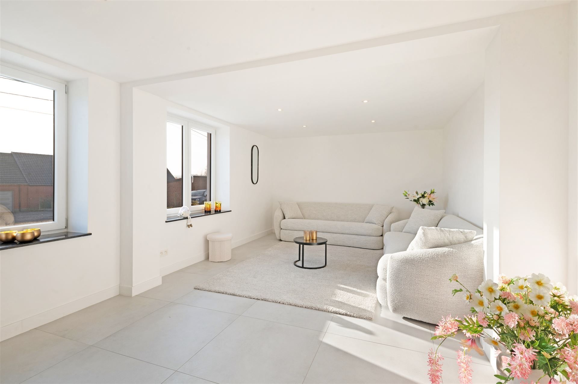 Volledig geroveerde, instapklare gezinswoning foto 3