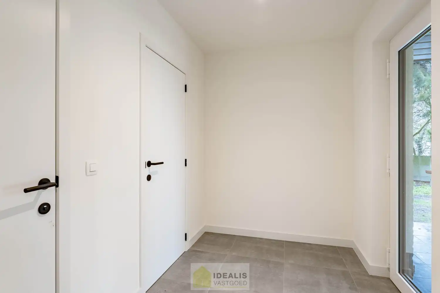 Schitterend volledig vernieuwde woning met een heerlijke open leefruimte, luxe keuken, 3 ruime slaapkamers, een ruime luxueuze badkamer én een apart bureel foto 20