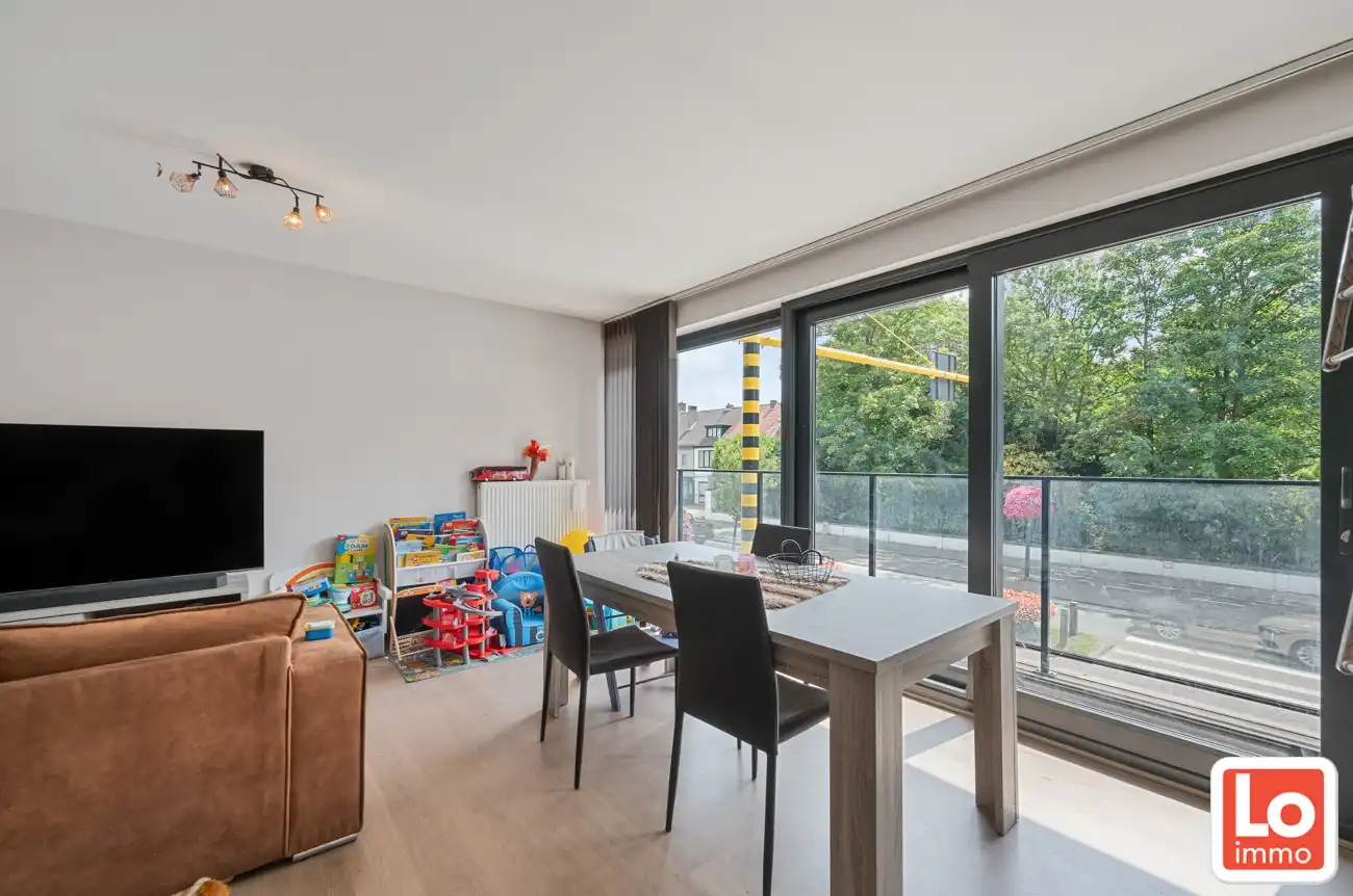 Opbrengsteigendom met 6 appartementen te koop met telkens 2 slaapkamers foto 2