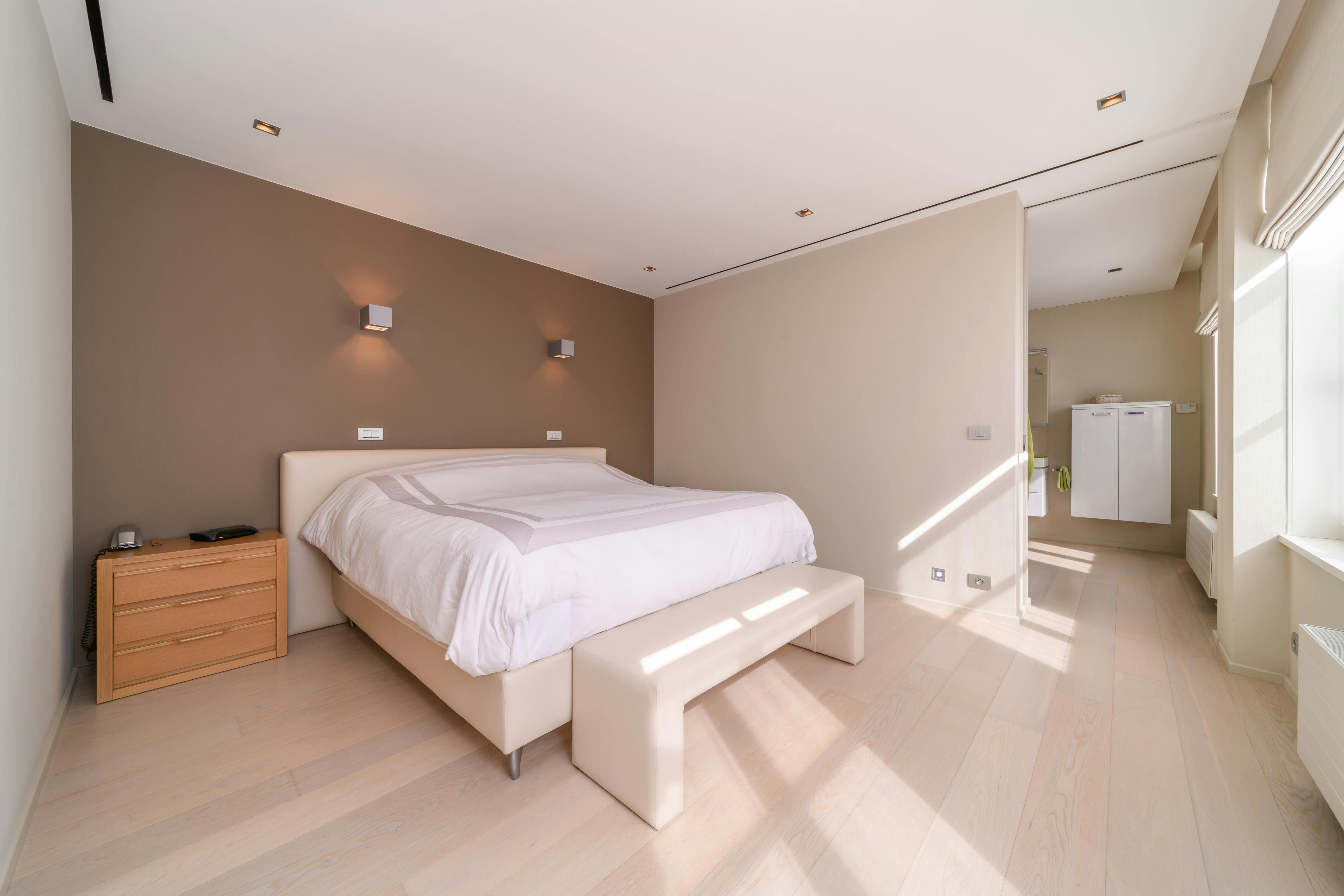 Herenhuis met ruime garage te koop in Izenberge. foto 23