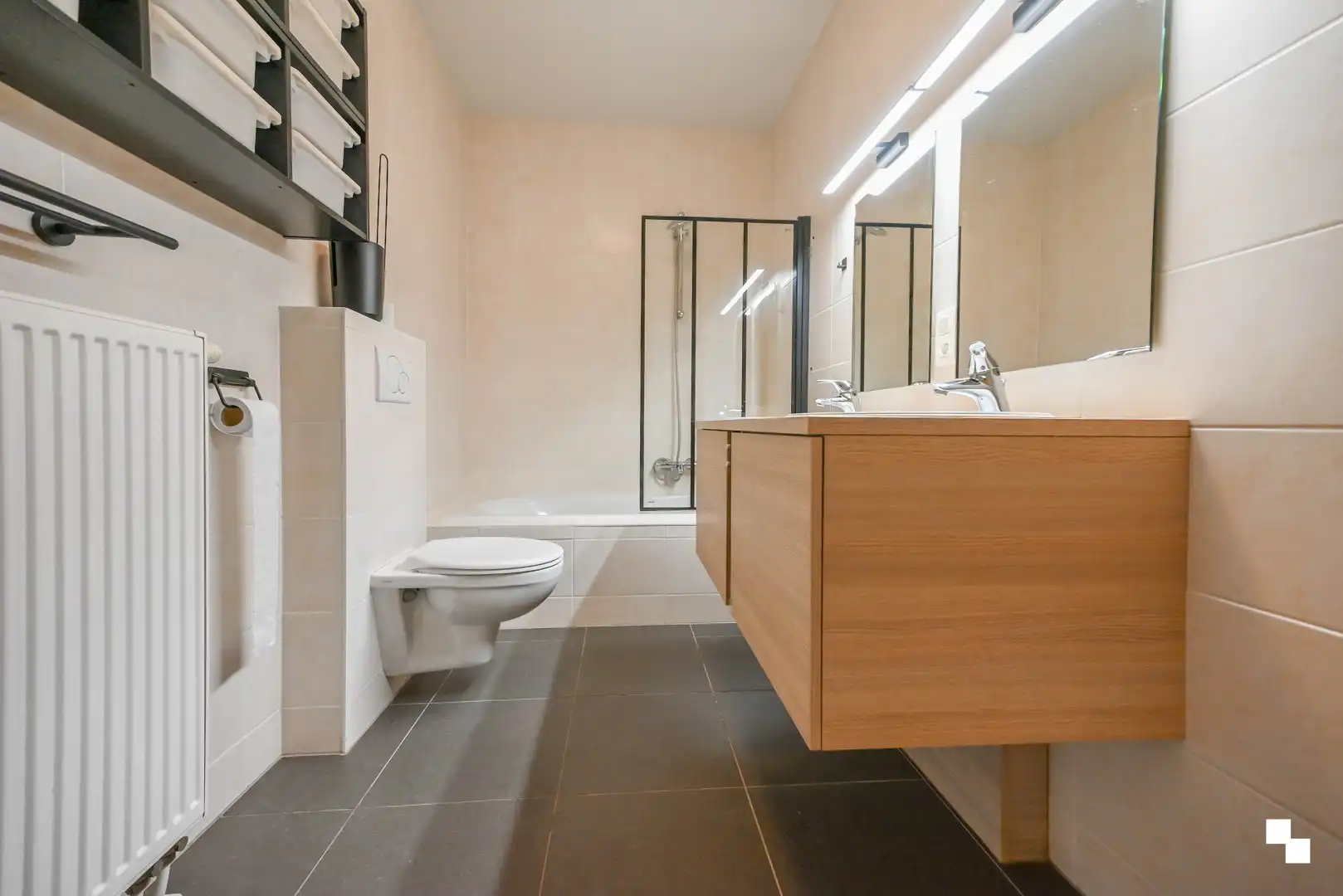 Ruim appartement met drie slaapkamers & garagebox foto 14