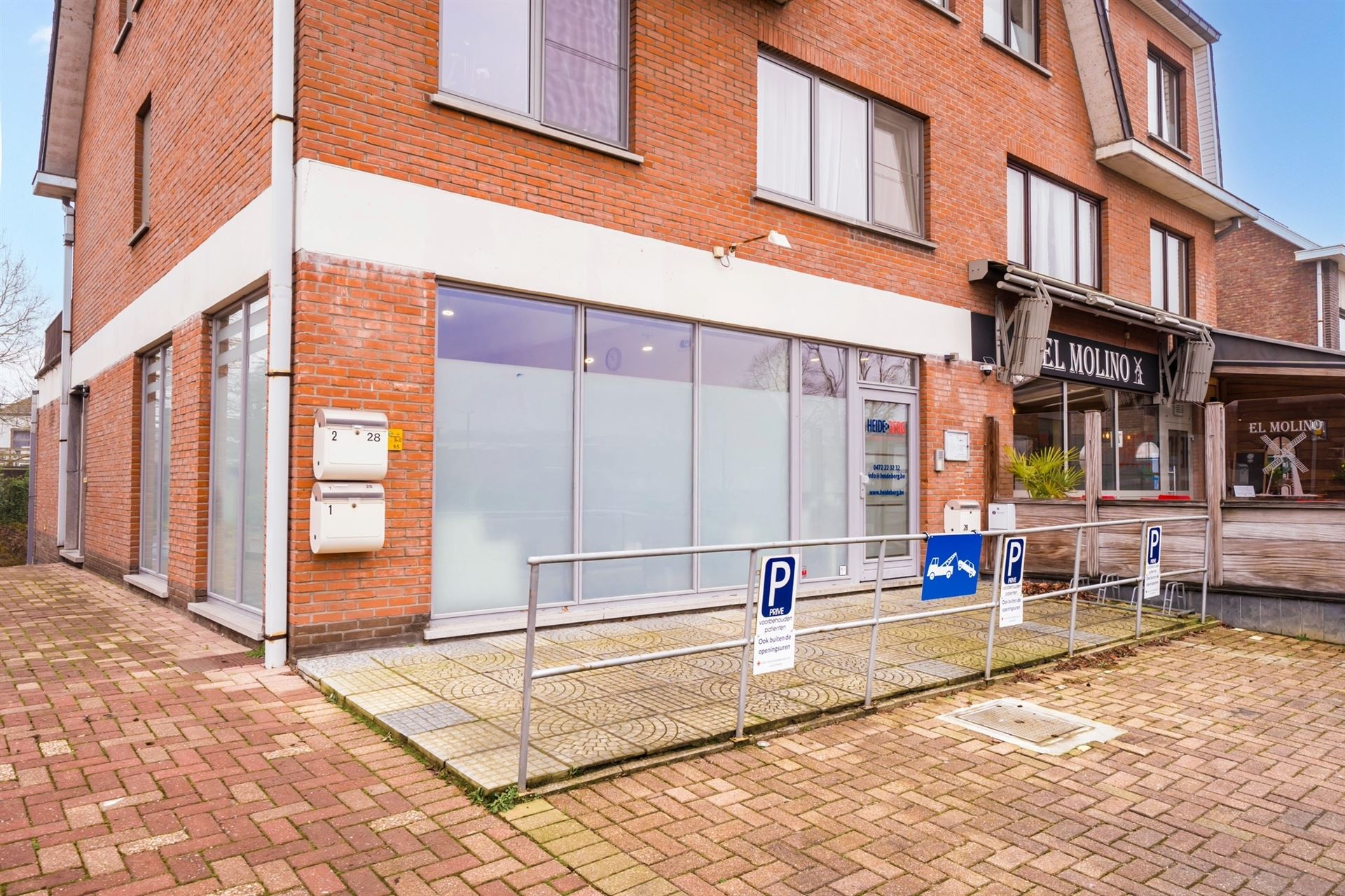 Instapklaar handelsgelijkvloers (120m²) met 3 staanplaatsen in het centrum van Keerbergen. foto 12