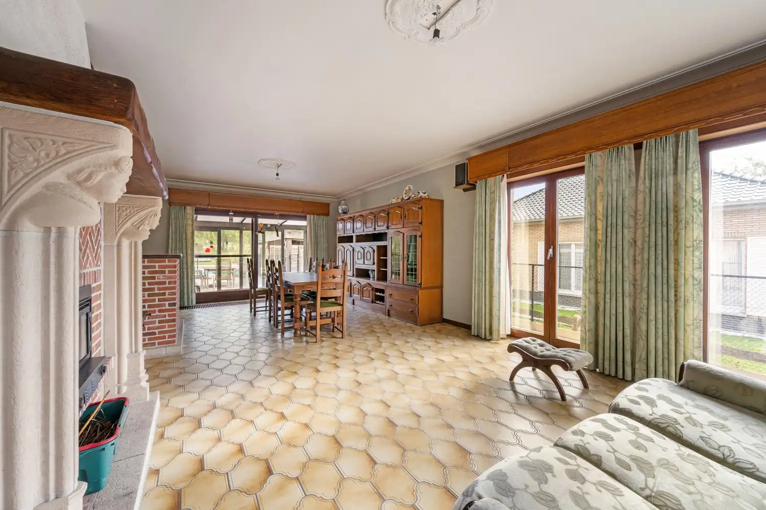 Ruimte, rust en bereikbaarheid: Solide villa met zwembad en achteringang op toplocatie in Erembodegem foto 15