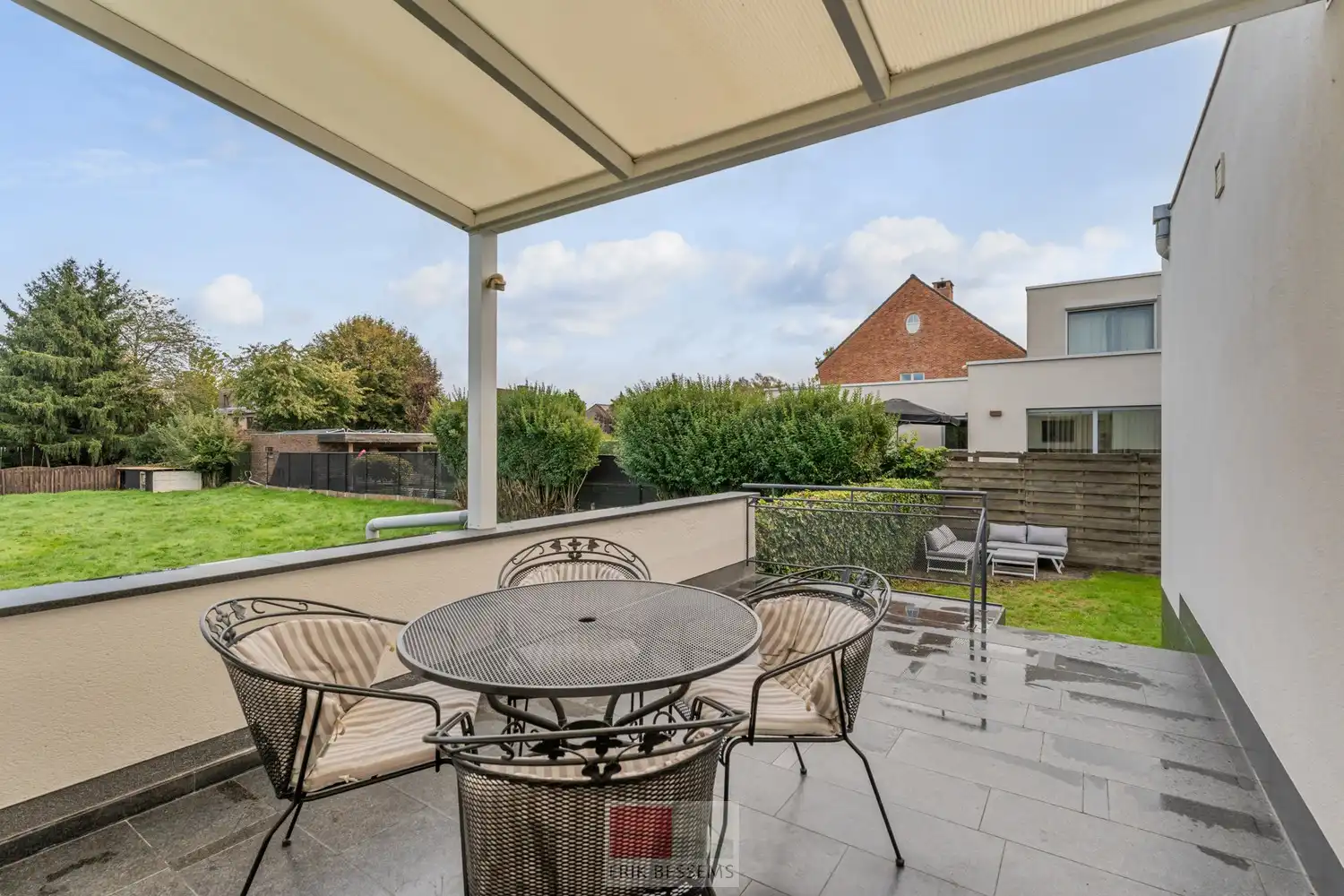 Charmante, op te frissen woning met 4 slaapkamers en inpandige garage. foto 36