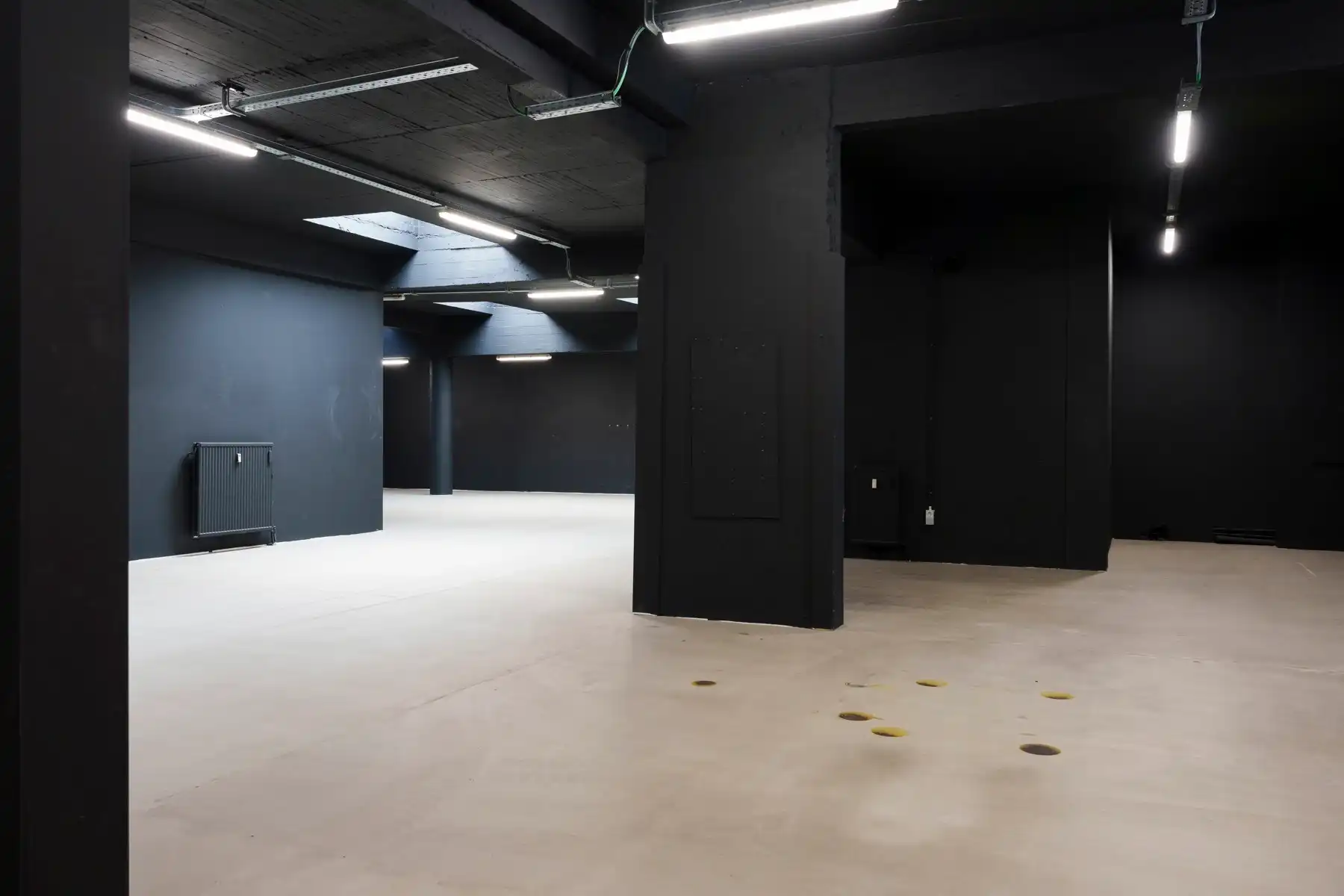 Veelzijdige commerciële ruimte met uitzonderlijke hoogte foto 8