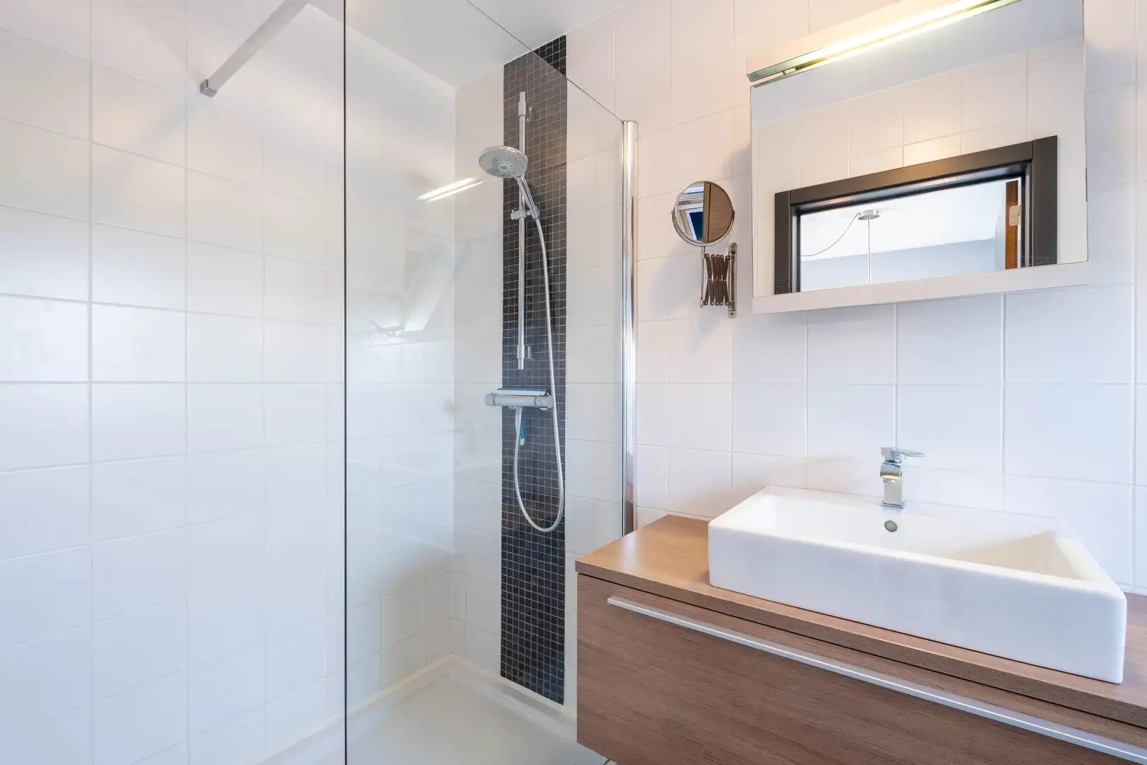 Modern duplex appartement met 2 slaapkamers foto 8