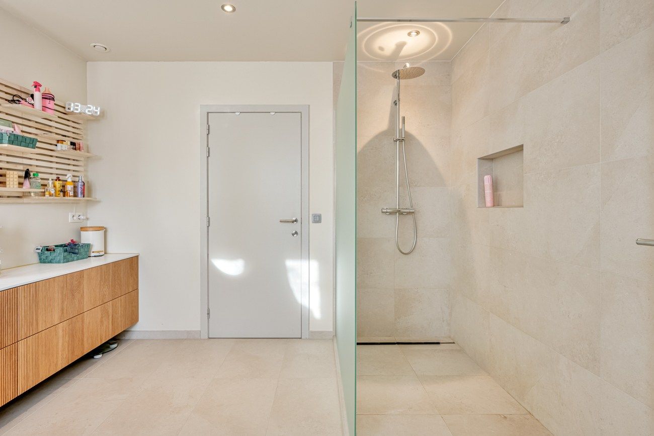 Instapklare open bebouwing met 4 slaapkamers en 2 badkamers foto 20