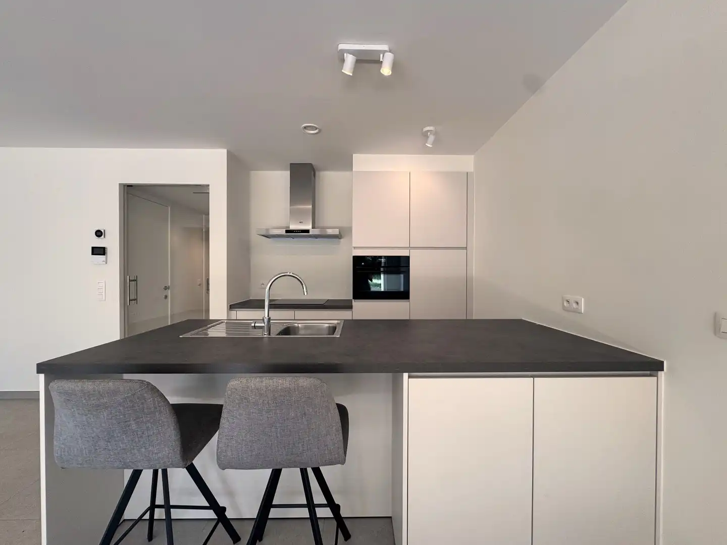 Prachtig nieuwbouwappartement met groot terras en tuin! (prijs inclusief garagebox en syndickosten) foto 4