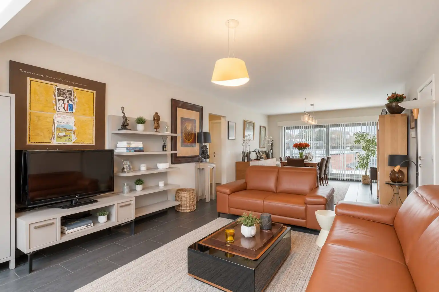 Appartement met 3 of 4 slaapkamers nabij het centrum. foto {{pictureIndex}}