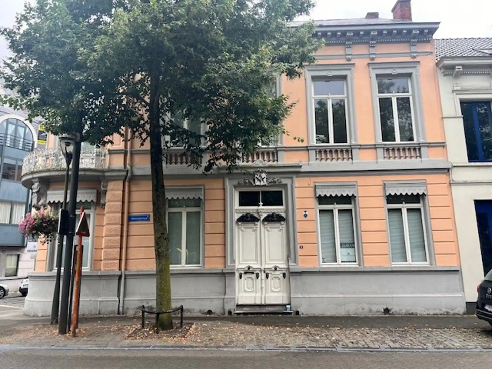 Charmante woning in monumentaal klassegebouw foto {{pictureIndex}}