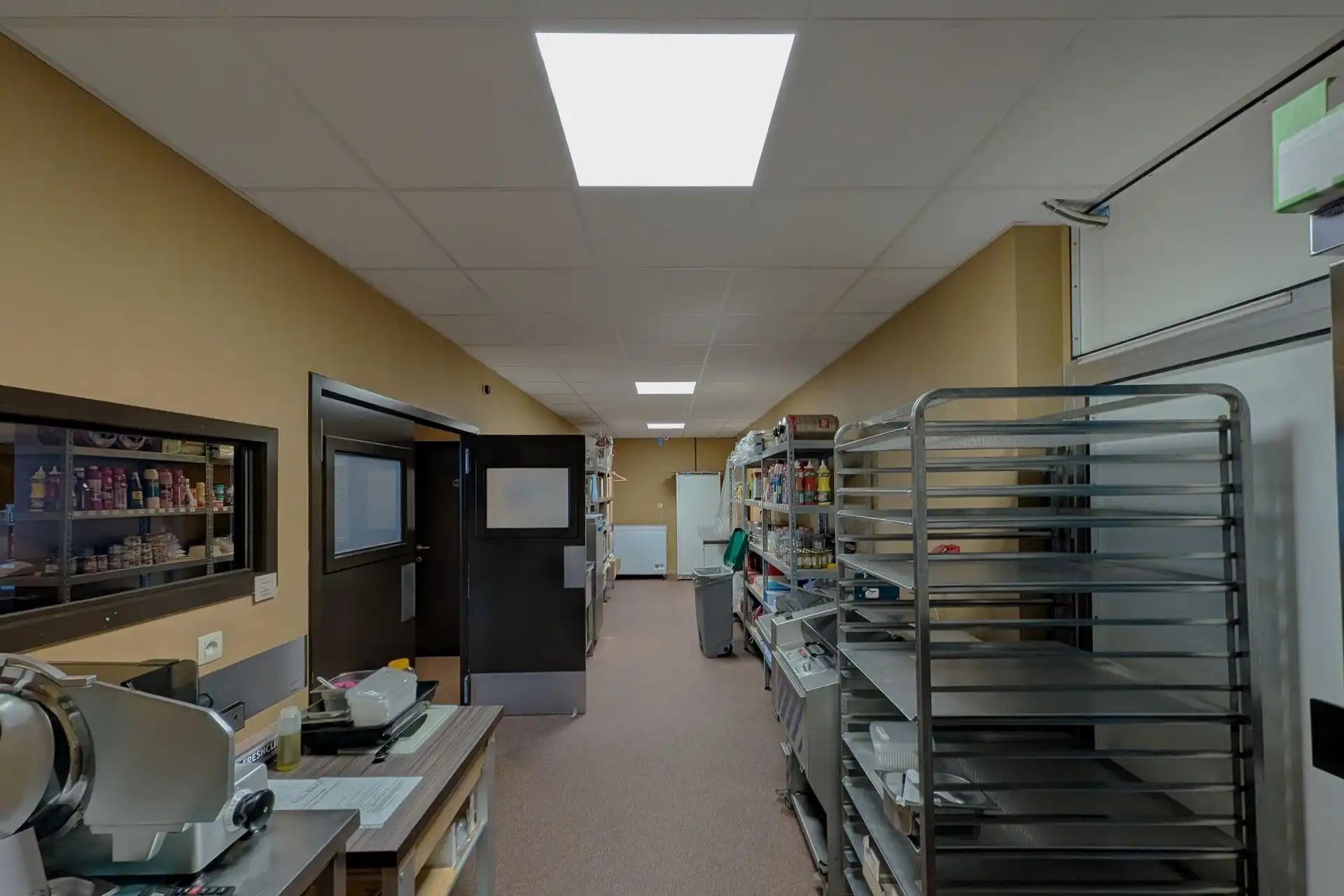 Winkelruimte gelegen op een toplocatie te Rekem foto 12