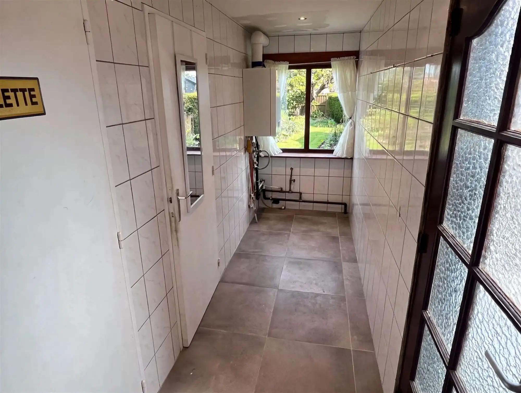 ruime woning met 4 slaapkamers, tuin en achteringang. foto 11