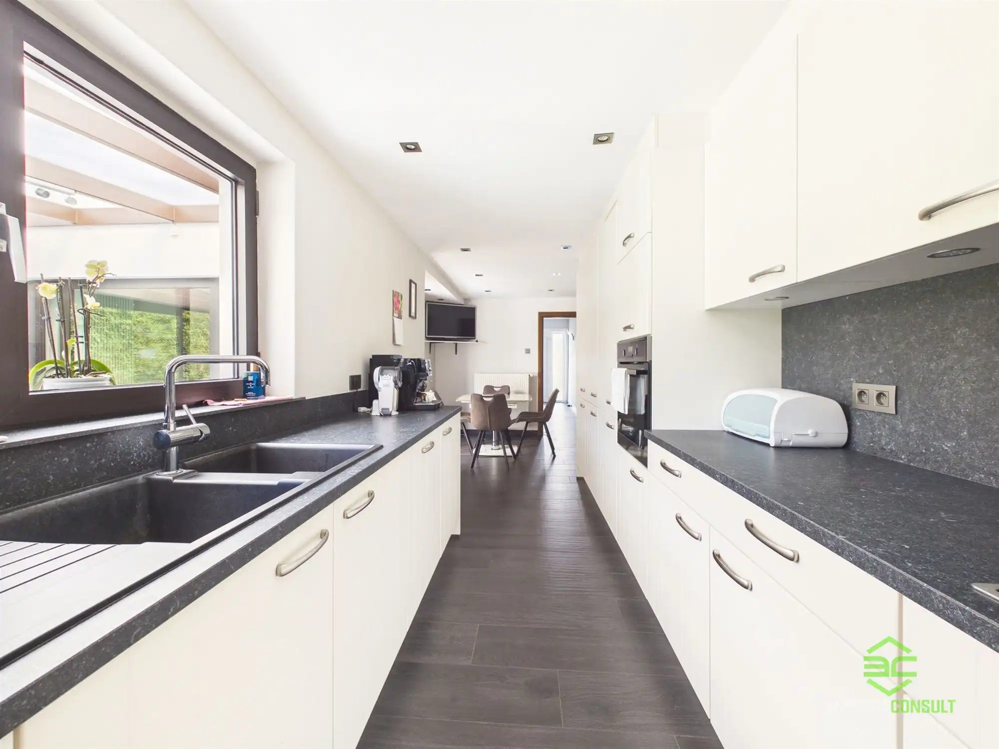 Instapklare gezinswoning op een rustige ligging in Velm! foto 10