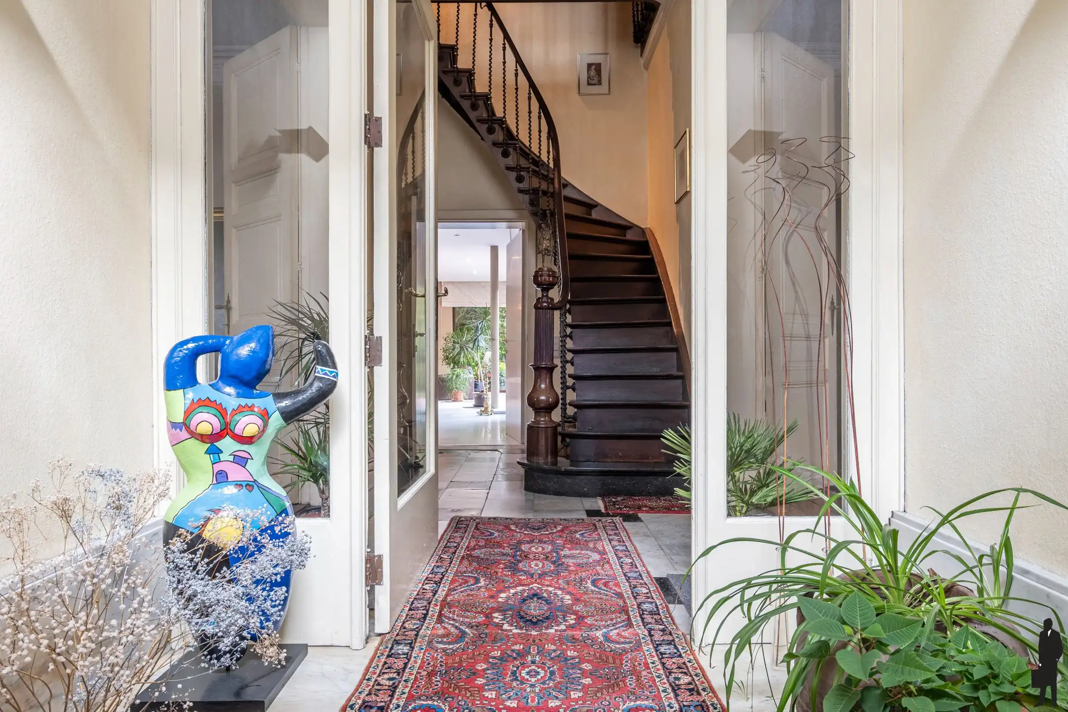 Statig herenhuis met 6 slks, 2 bdks, dubbele garage  foto 3