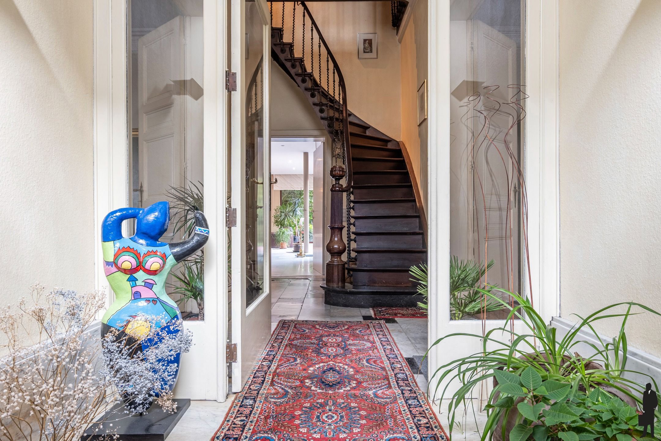 Statig herenhuis met 6 slks, 2 bdks, dubbele garage  foto 3