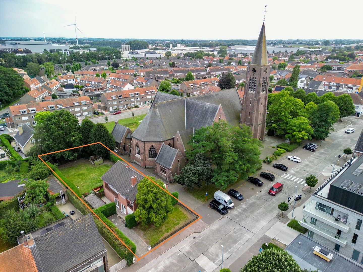 Op te knappen voormalige pastoriewoning (thans verhuurd) op 10 are grond. foto 4