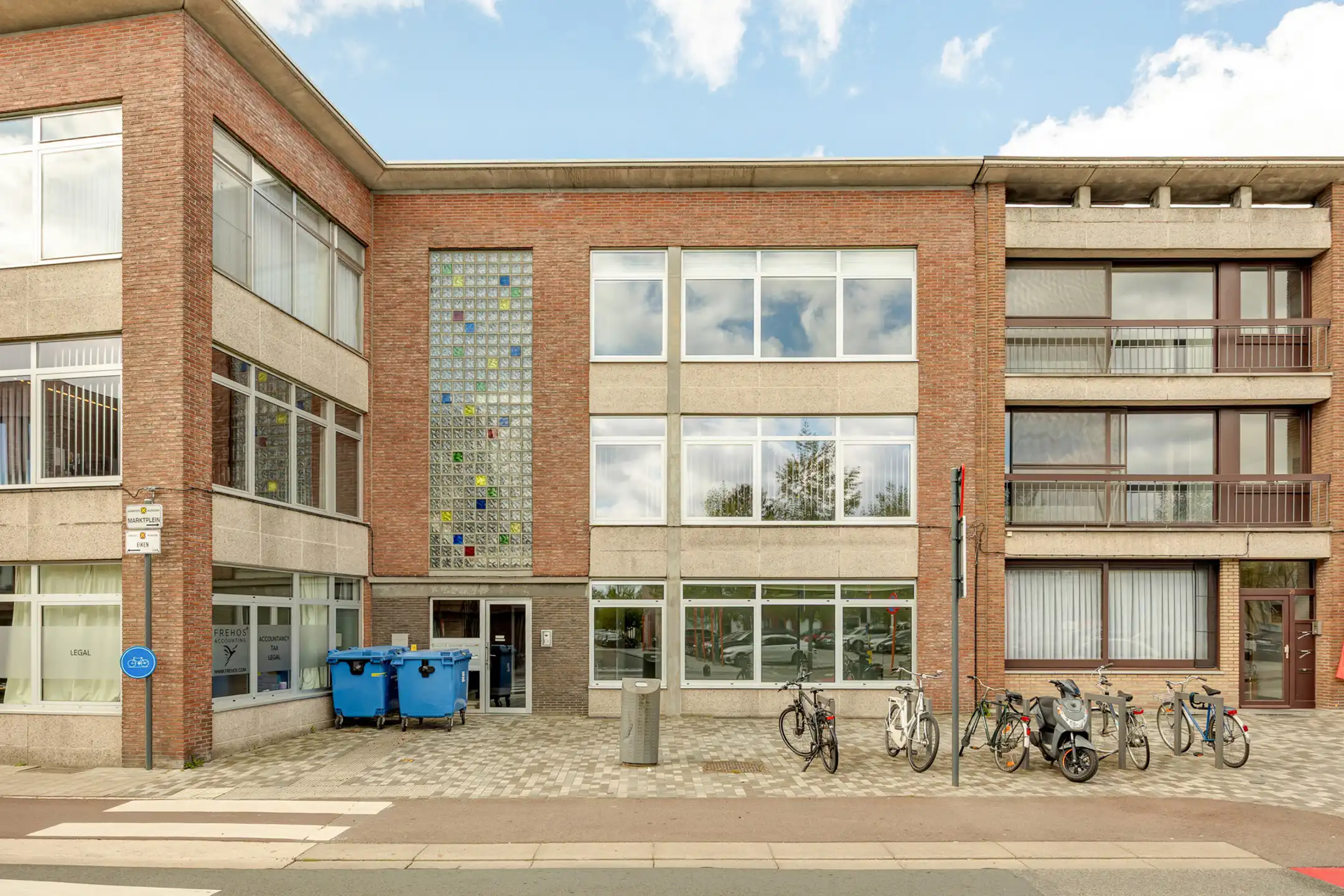 gelijkvloers appartement in het centrum van Wijnegem foto {{pictureIndex}}