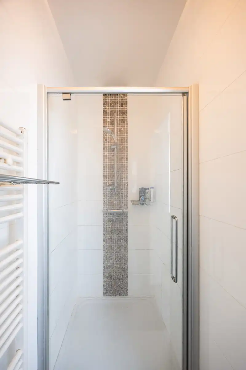 Instapklaar gelijkvloers appartement met tuin en carport foto 13