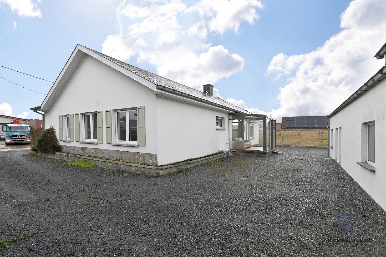 Bungalowwoning met afzonderlijke loods foto 31