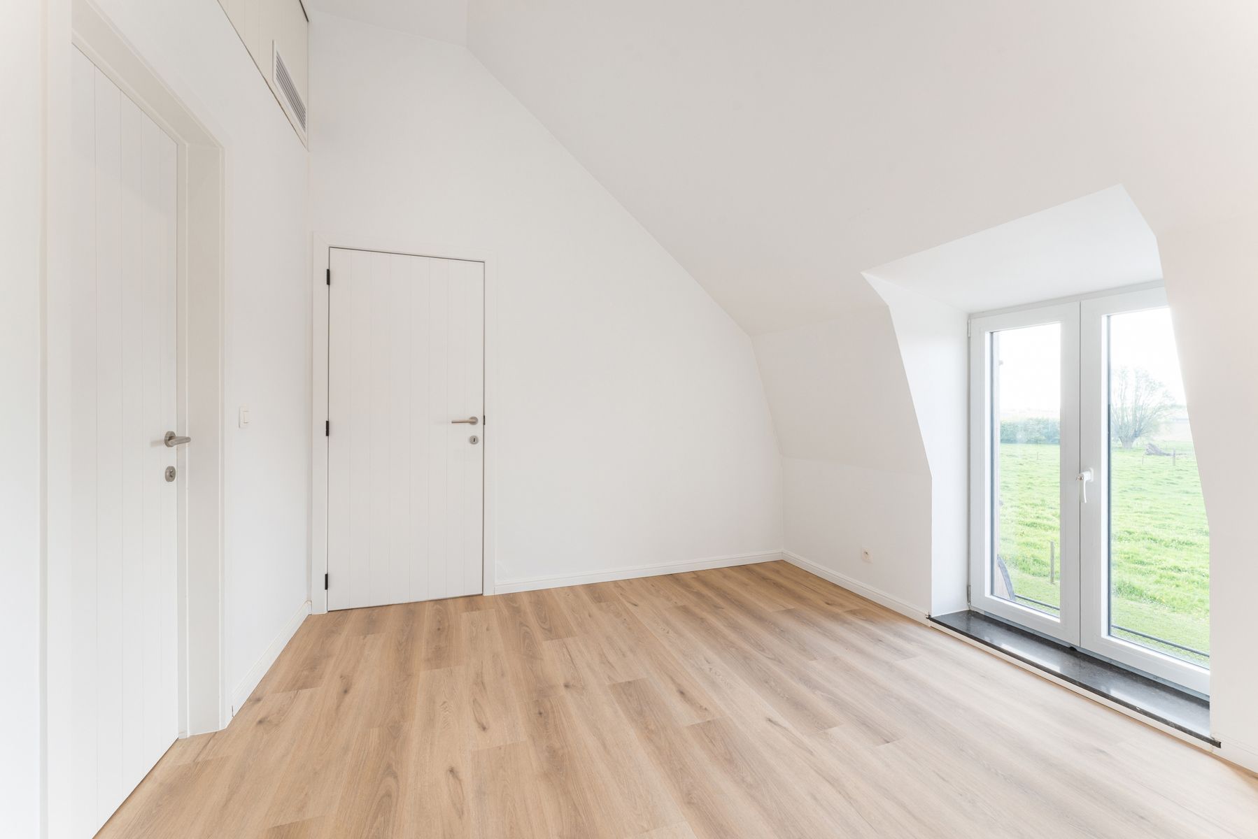 Gerenoveerde woning | 3 slpk | uniek zicht over de velden foto 13