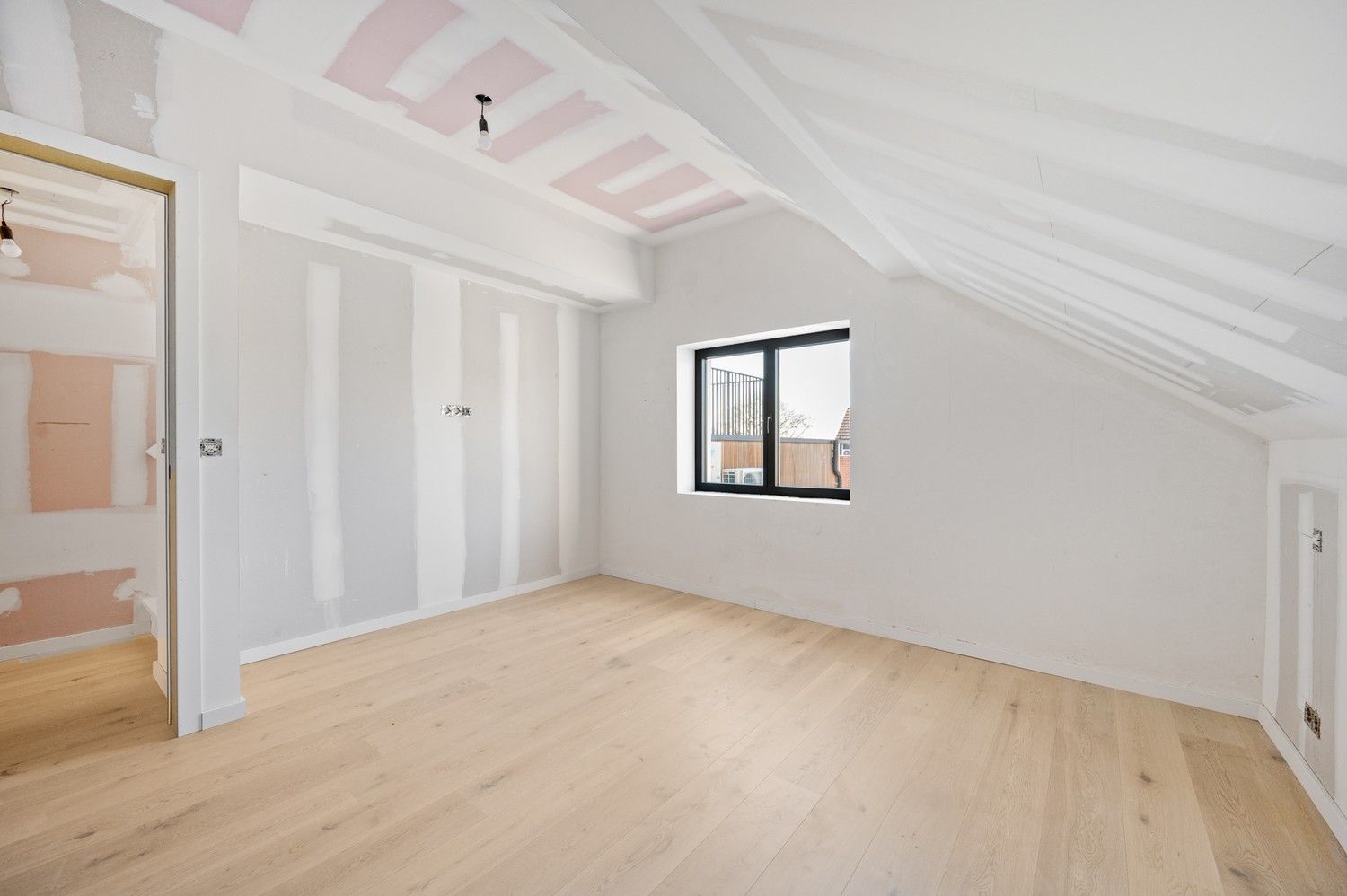 Uitzonderlijk dakappartement met 2 slaapkamers, bureau en een terras van 40m²! foto 11