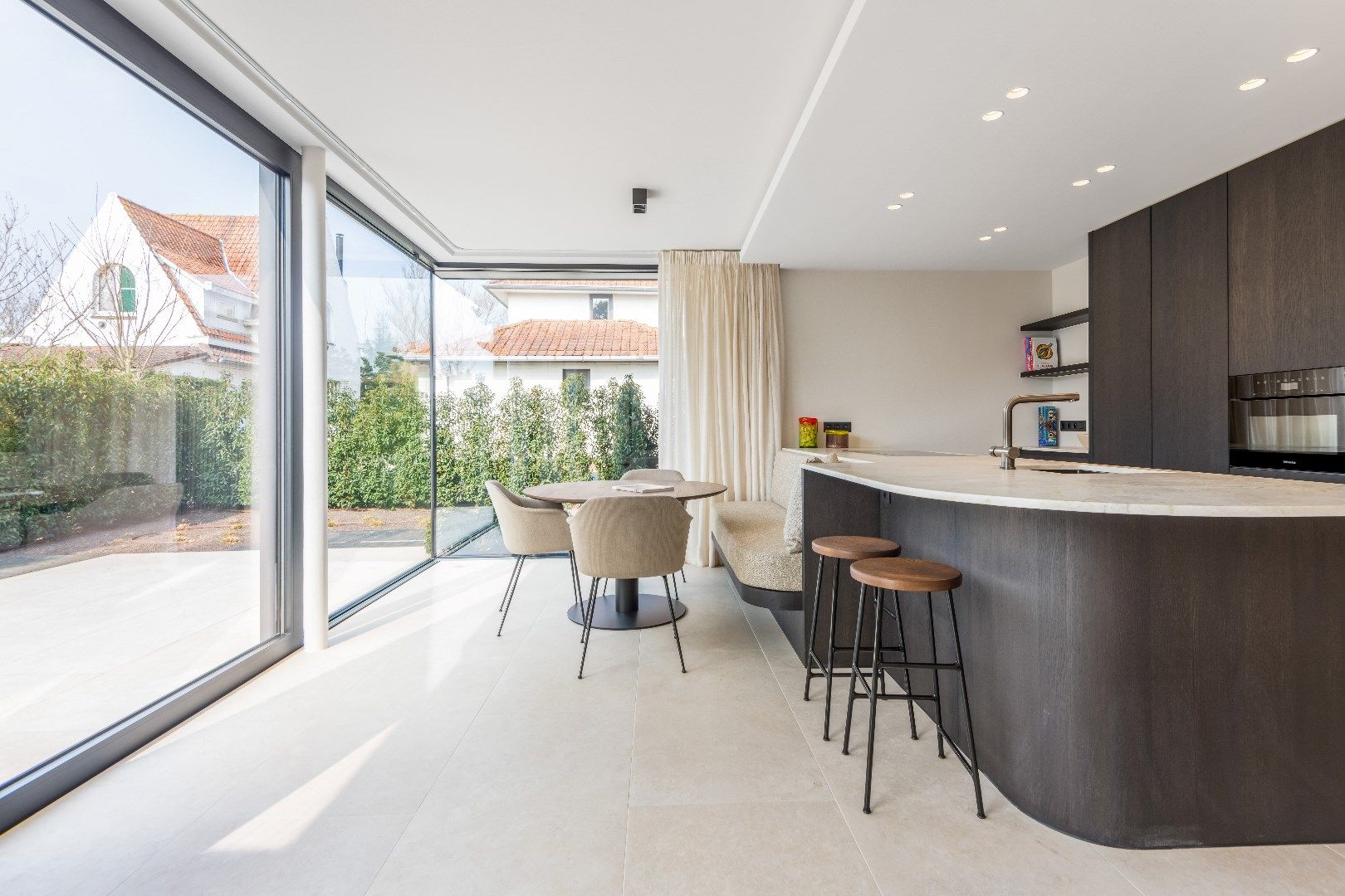 Nieuwbouw koppelvilla dichtbij het centrum van Knokke en op wandelafstand van het strand foto 2