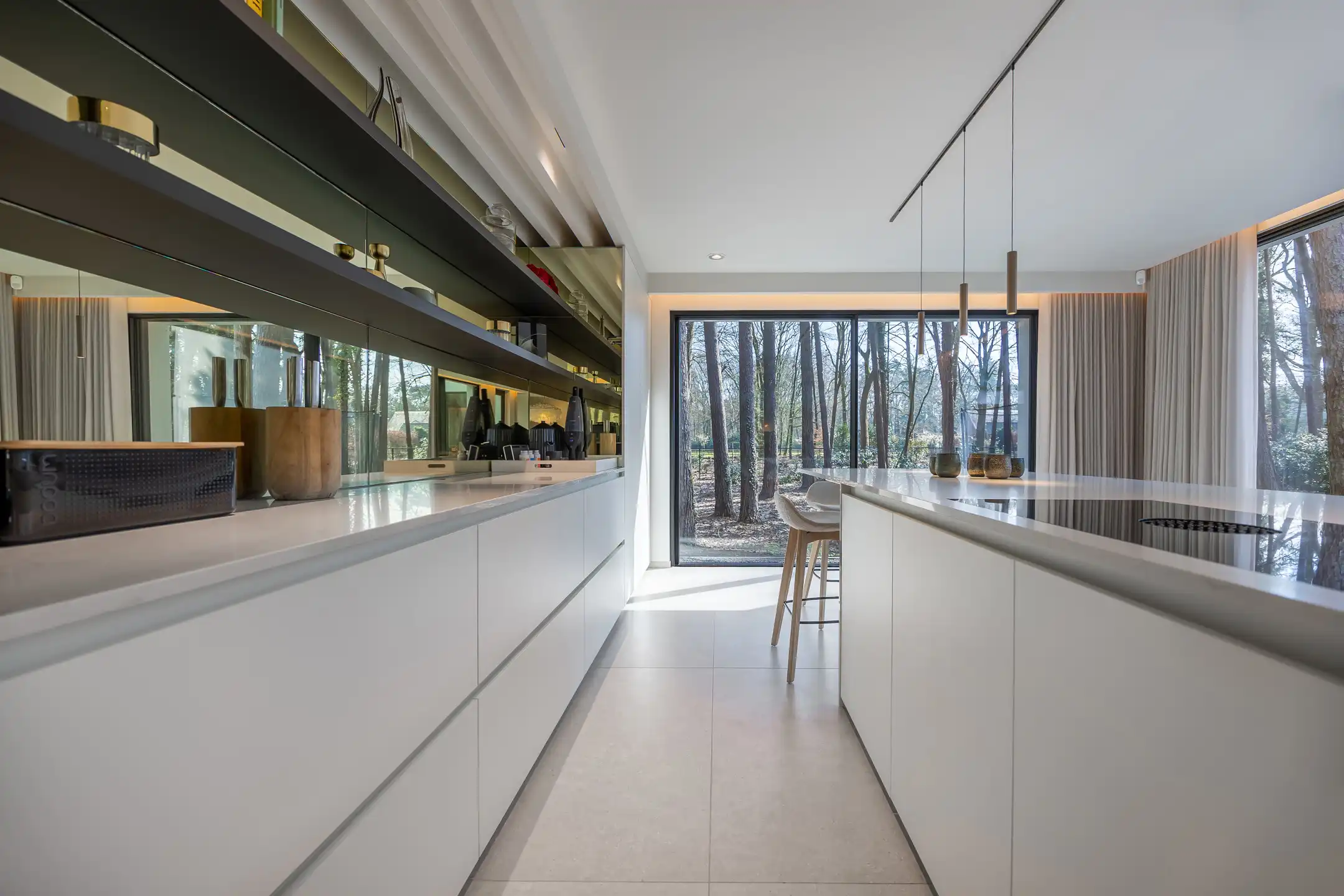 Exclusieve moderne villa met panoramisch zicht op groen foto 7