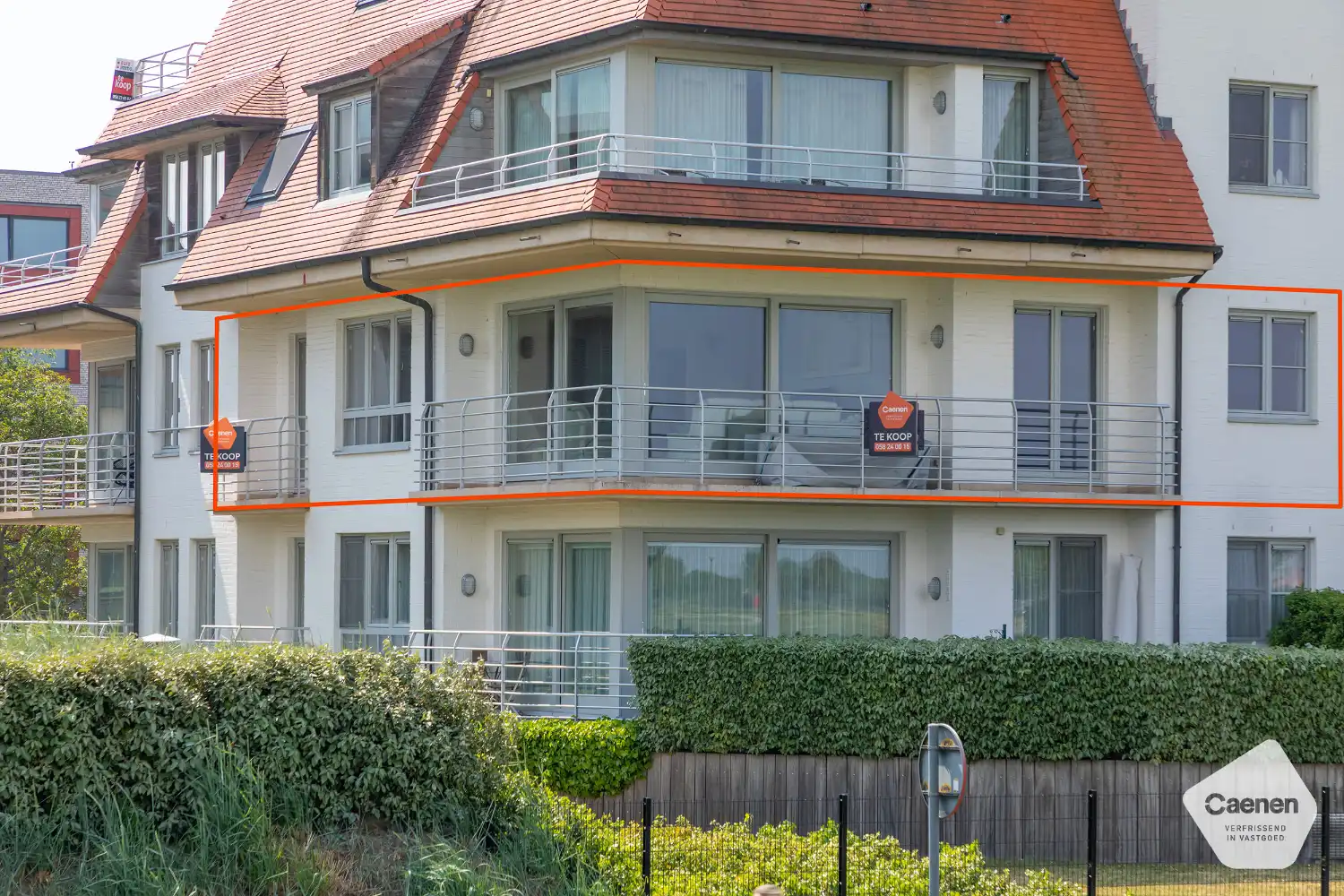 Ruim hoekappartement met 3 slaapkamers en fantastisch zicht op jachthaven foto {{pictureIndex}}