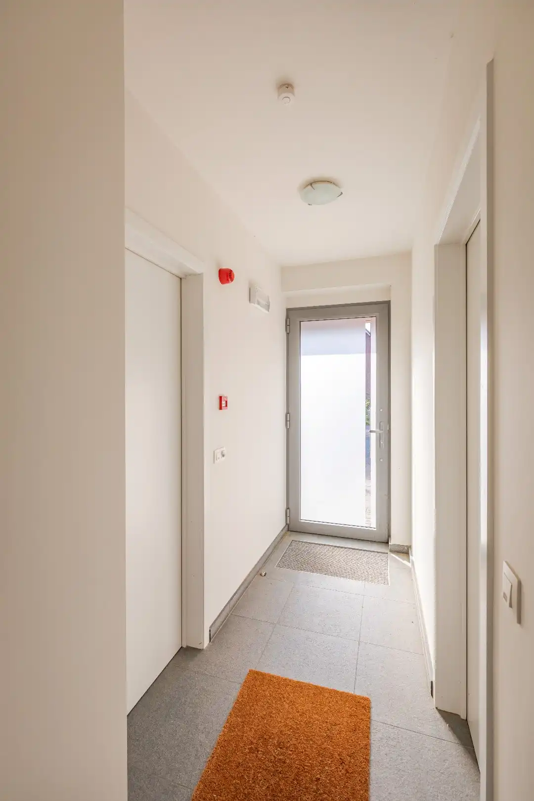 Moderne Duplex met 4 kamers, staanplaats en ruim terras foto 3