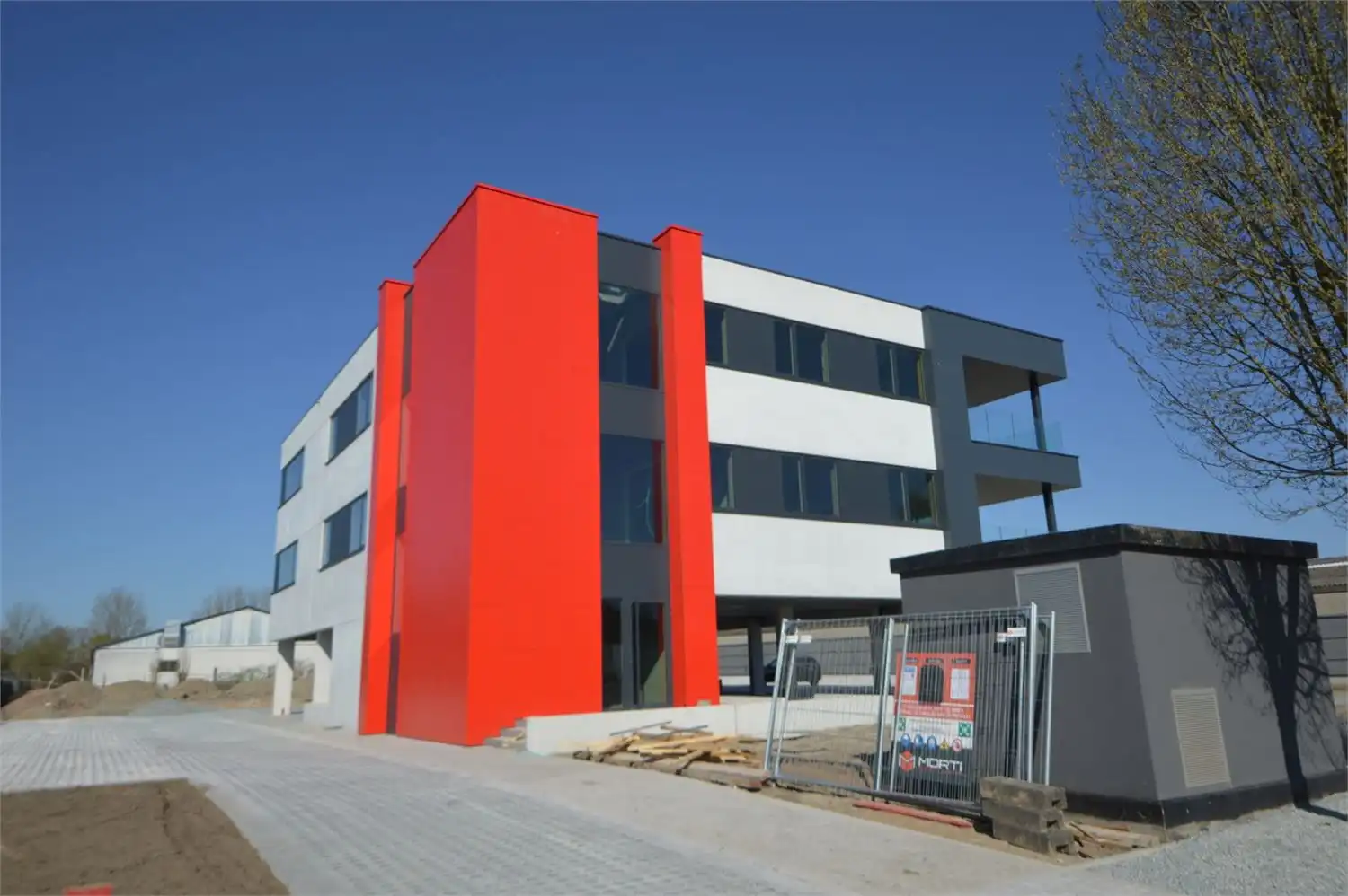 NIEUWBOUWKANTOREN MET PARKING NABIJ E40 foto 10