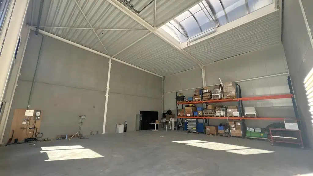 Nieuwbouw magazijn te koop vlakbij R4 in Evergem foto 5