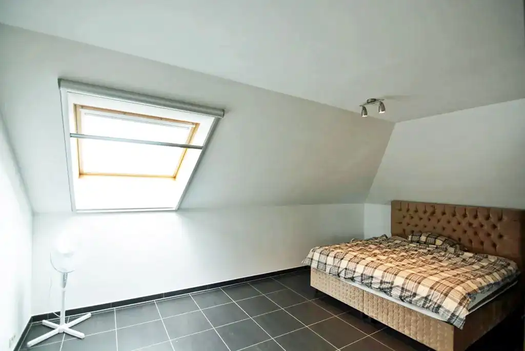 Modern appartement met 2 slpks, balkon en parking.  foto 10