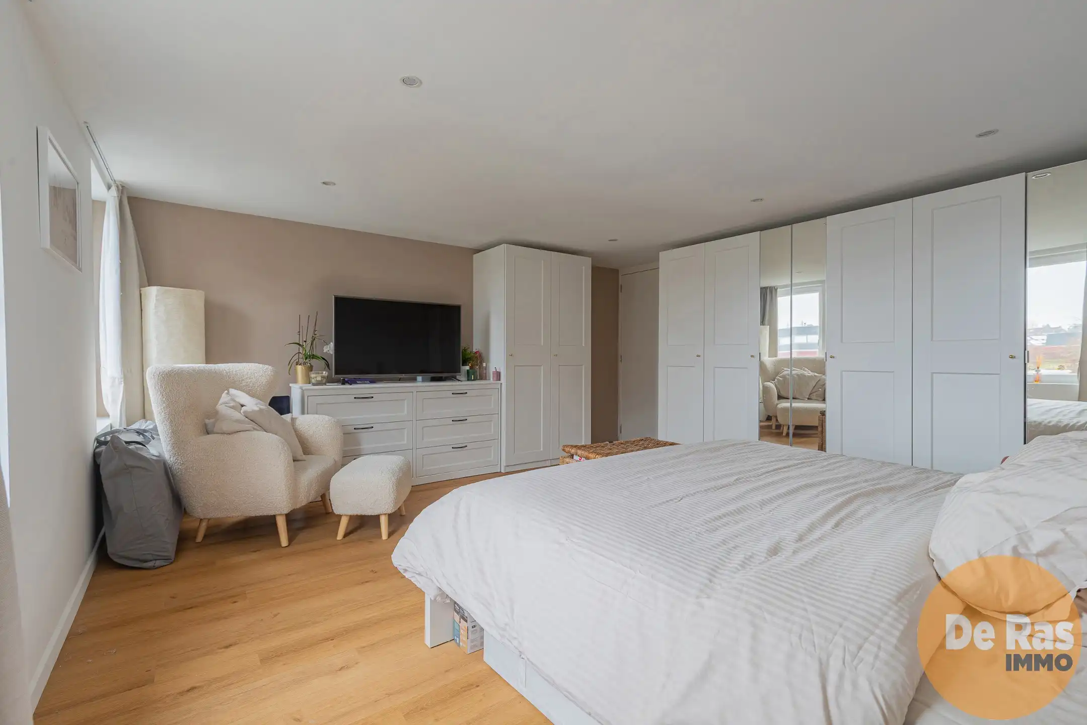 HUMBEEK -Leuke woning met tuin en 3 slpk met zicht op water foto 8