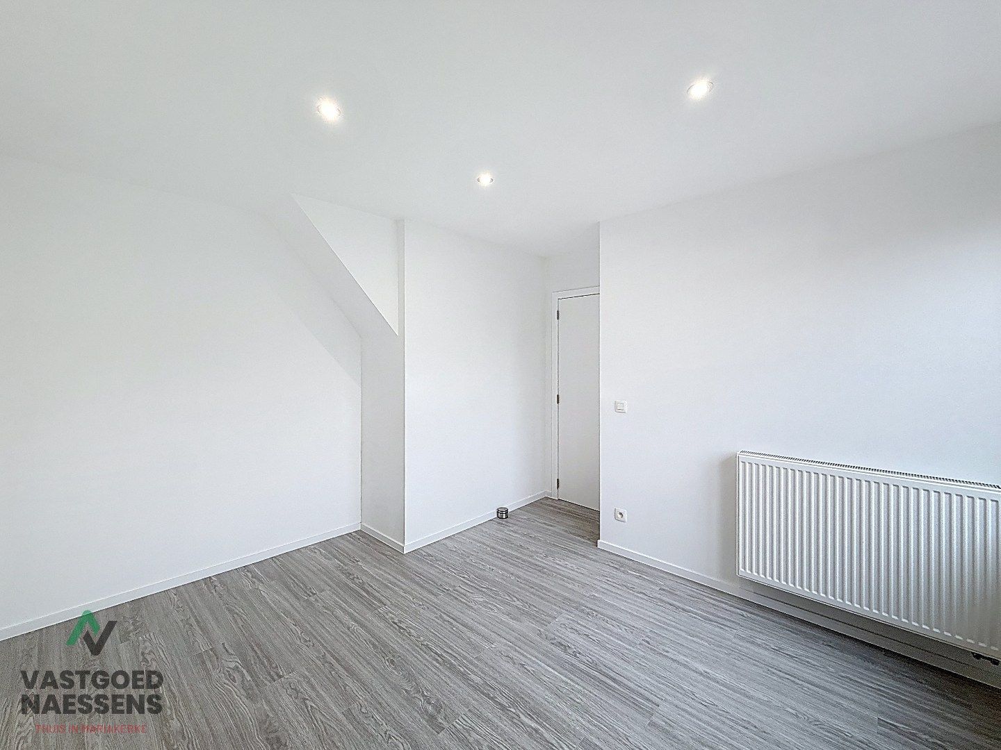 VOLLEDIG GERENOVEERDE WONING MET TUIN / 5 SLPK  foto 14