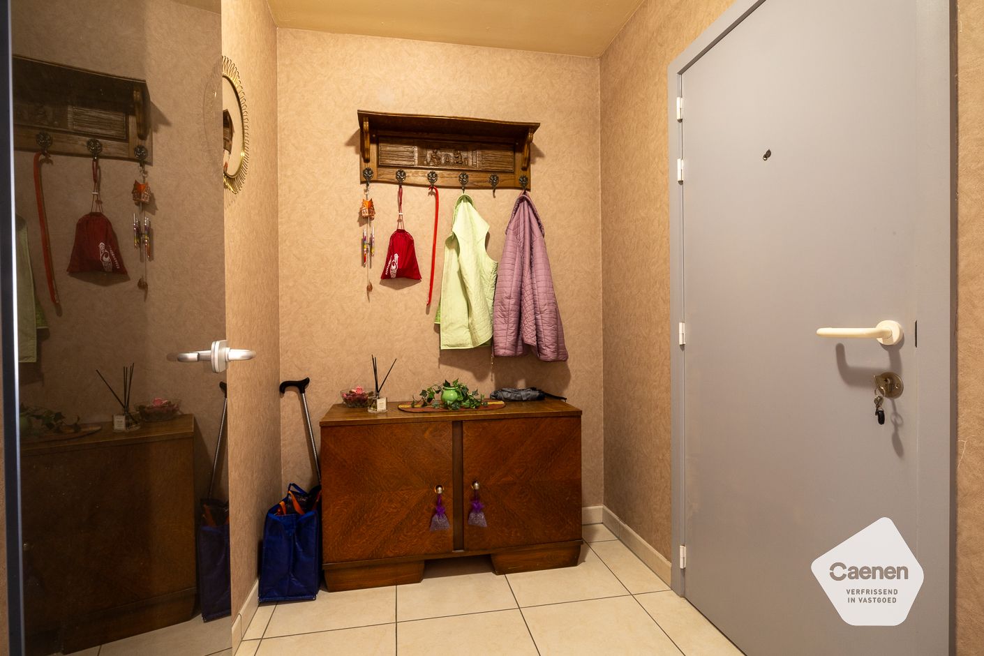 Ruim woonappartement in goede staat foto 18