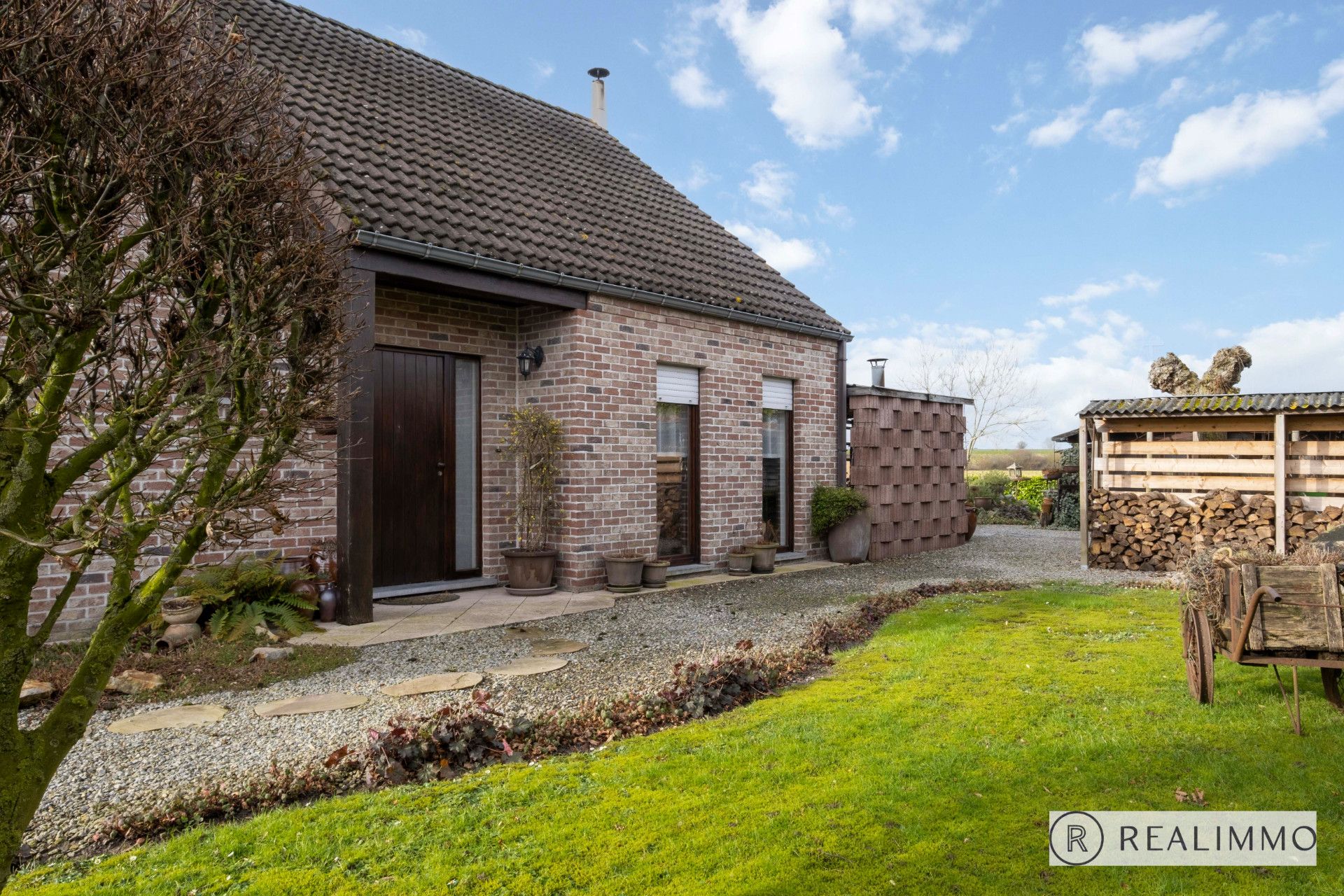 Charmante, goed onderhouden villa in résidentiële woonwijk! foto 4