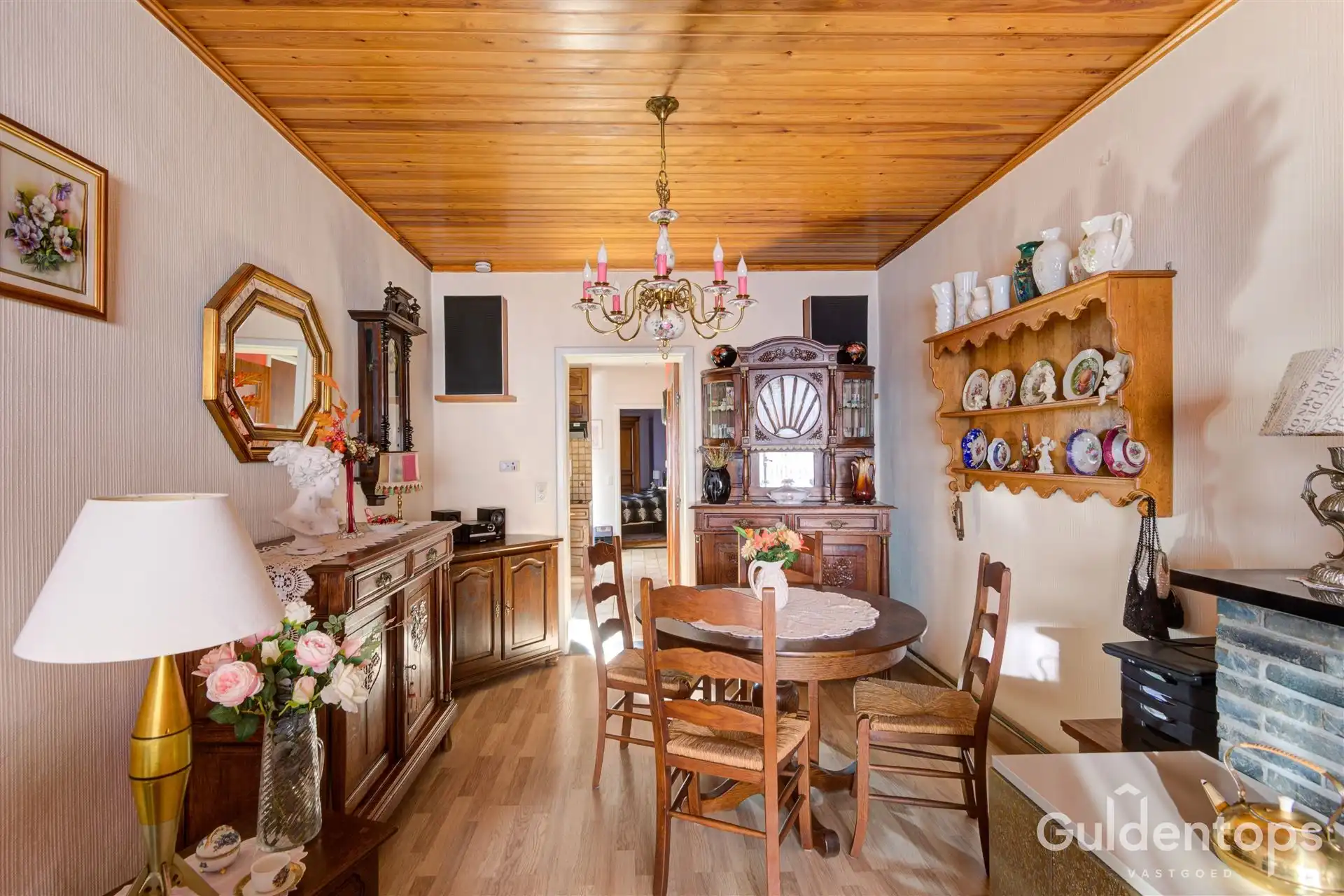 Zeer goed gelegen rijwoning foto 8