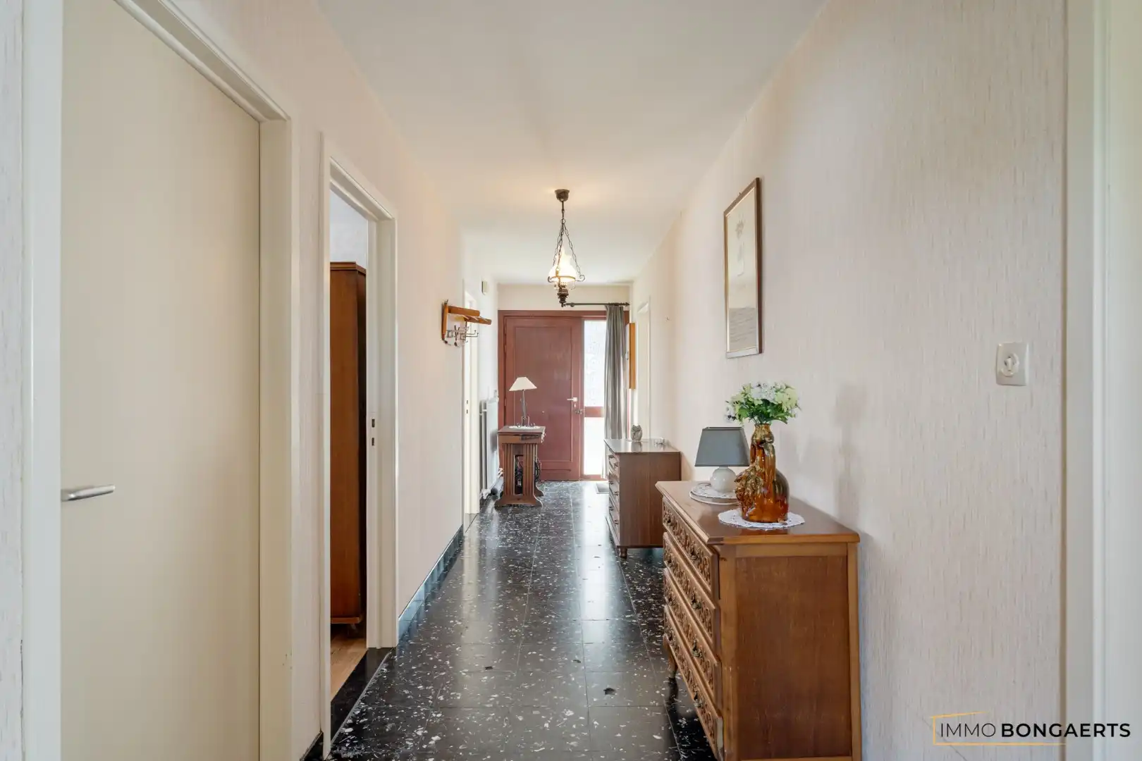 Rustig gelegen bungalow op een mooi perceel van 9 are foto 10