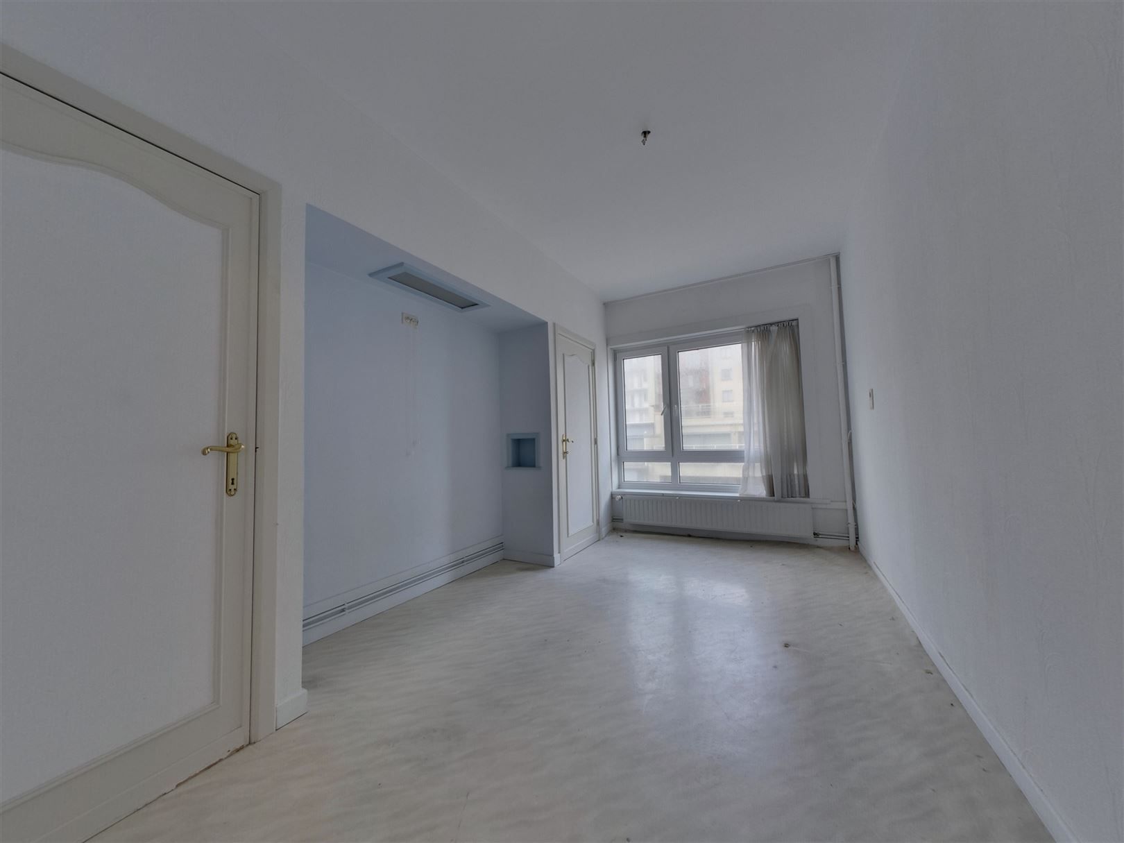 Te renoveren appartement met zijdelings zeezicht foto 8