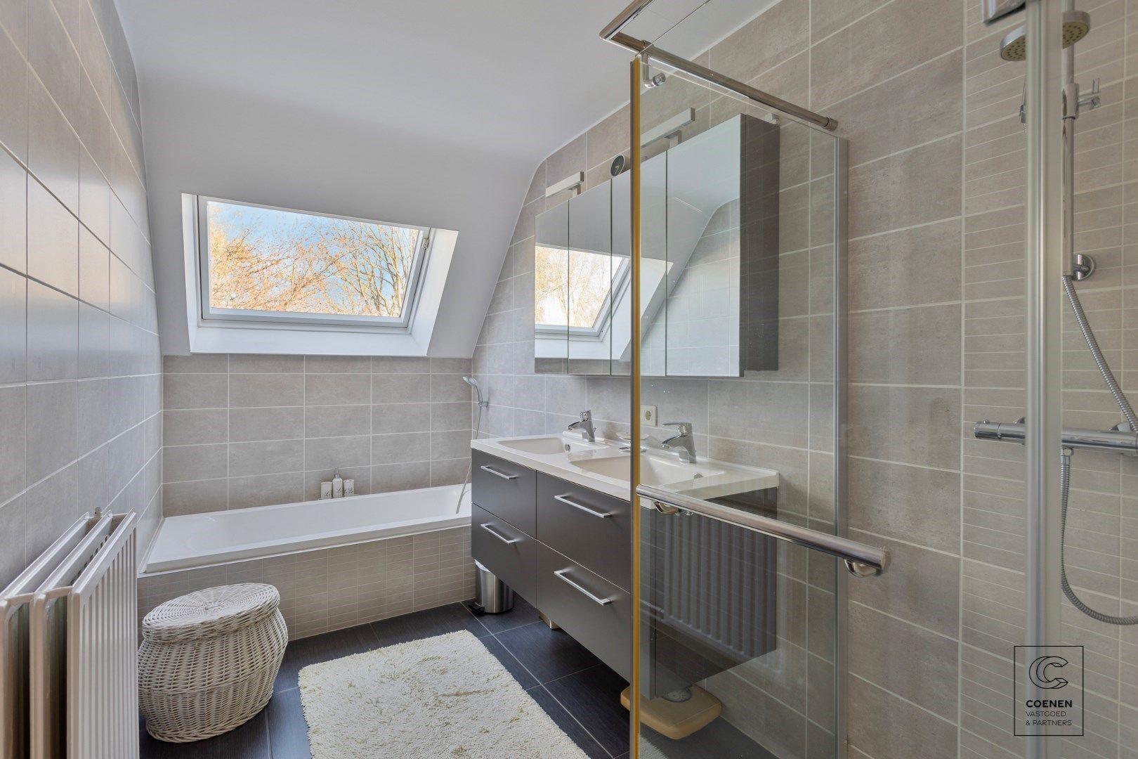 Instapklare villa met 4 slpk's en prachtige tuin op een perceel van 1125 m² te Lier. foto 16