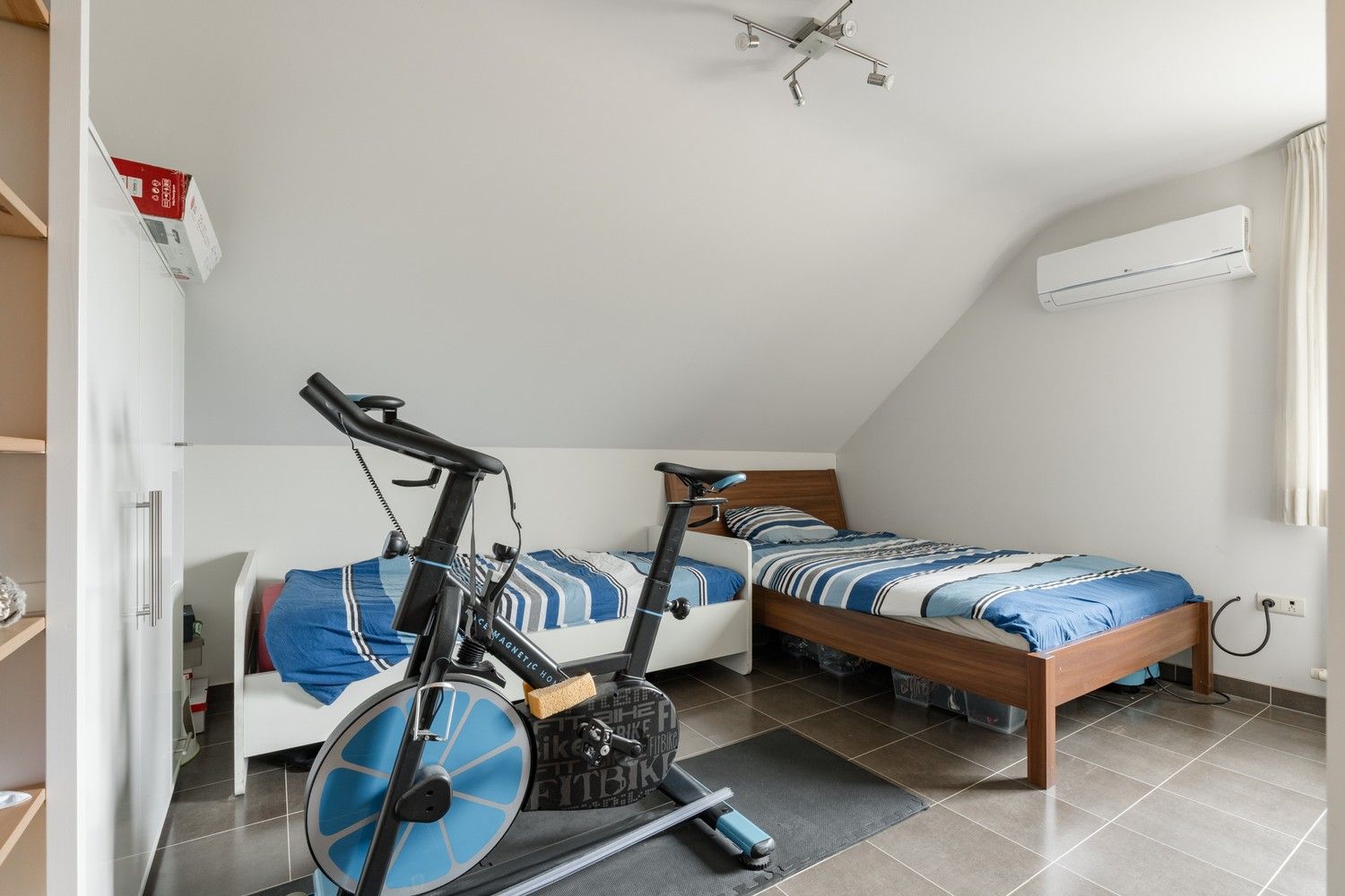 Ruim duplex appartement met 3 slaapkamers, staanplaats en berging te Pelt foto 21