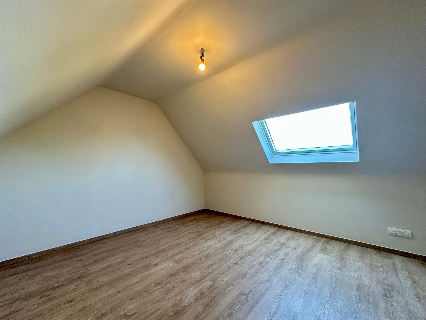 Nieuwbouwwoning in rustige woonwijk foto 15