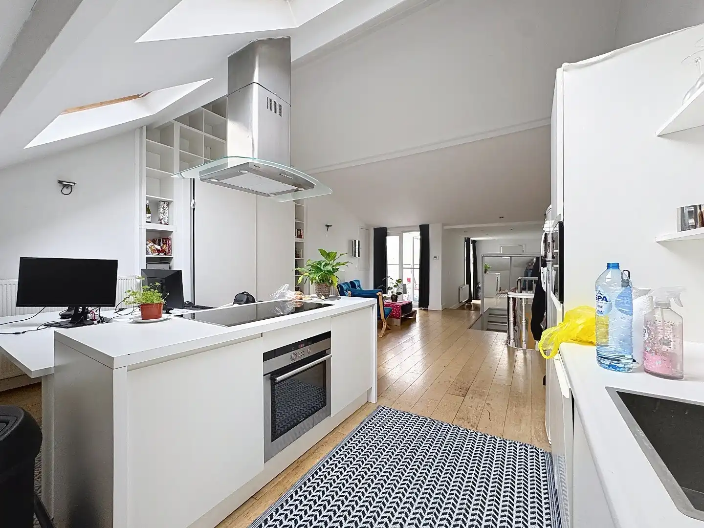 Te Huur: Stijlvol & Lichtrijk bemeubeld dakappartement in hartje Leuven foto 5