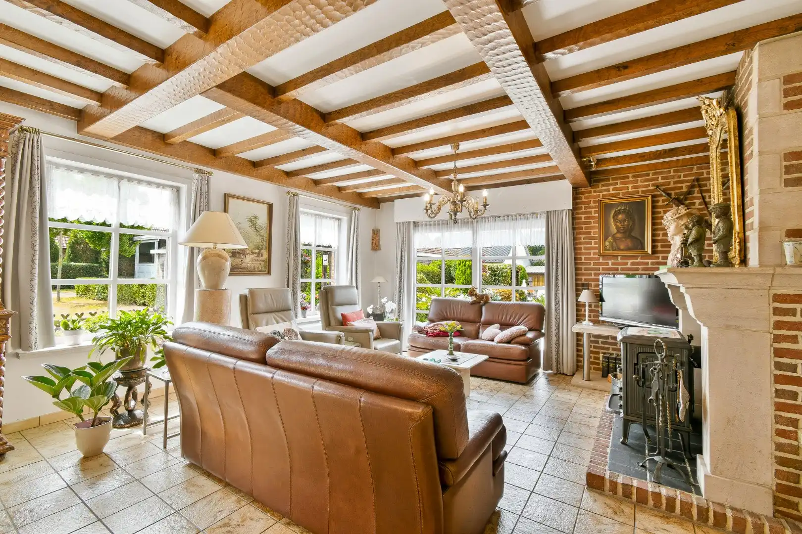 Alleenstaande villa op ruim perceel van 854 m2 in rustige woonwijk te Gistel foto 7