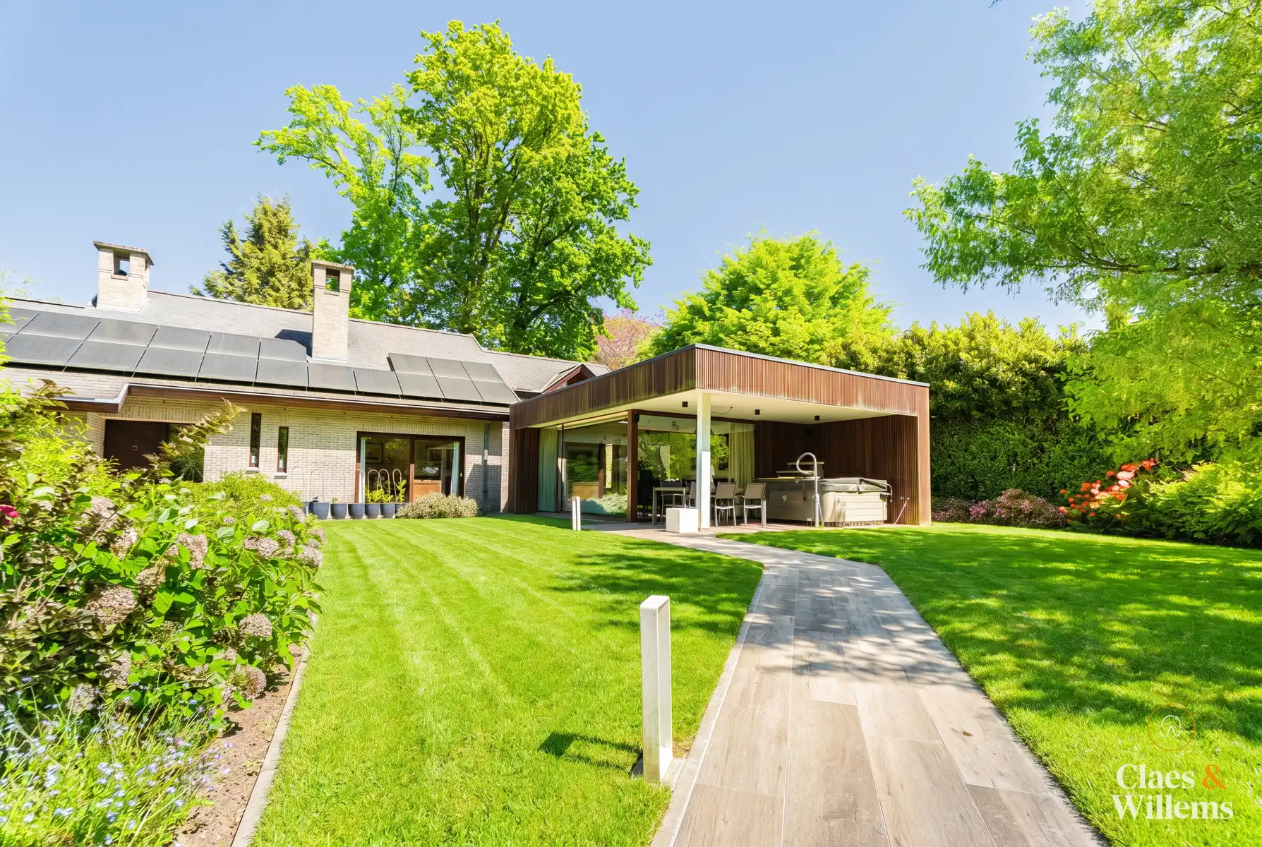 Ruime villa in het Bois de Strihoux foto {{pictureIndex}}