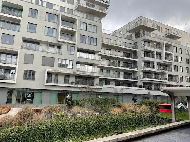 TE HUUR – Prachtig 2-slaapkamerappartement met ruim terras in Oudergem, nabij Brussel foto {{pictureIndex}}