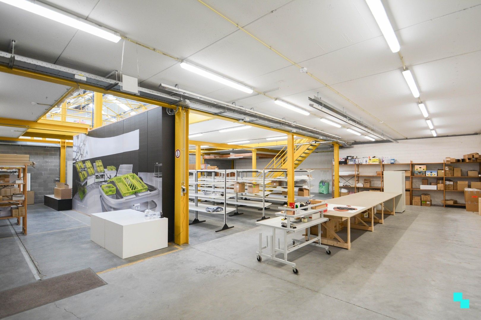 Commercieel gebouw met magazijn in het centrum van Izegem foto 13