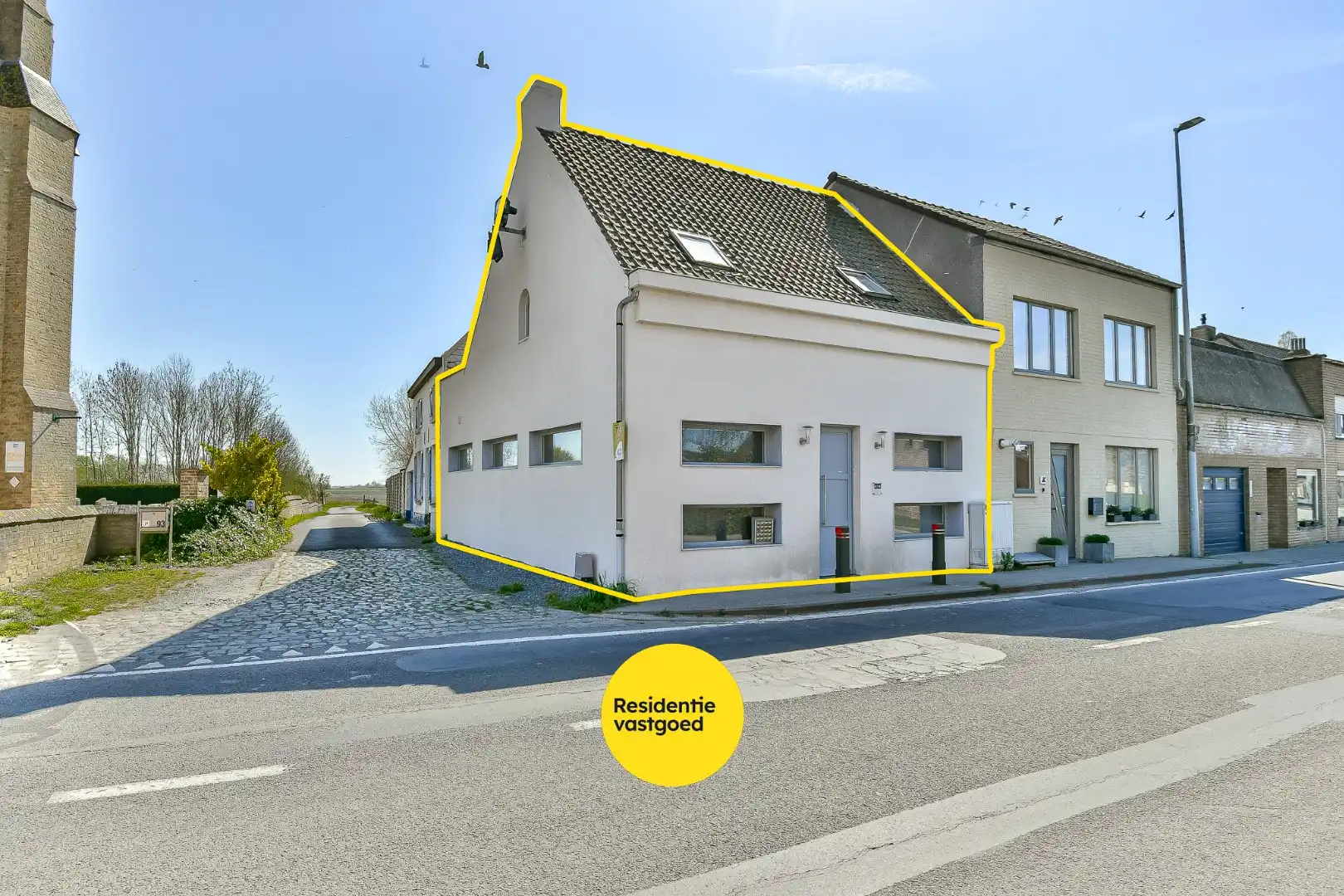 Gezellige halfopen woning met tuin en parking foto 2