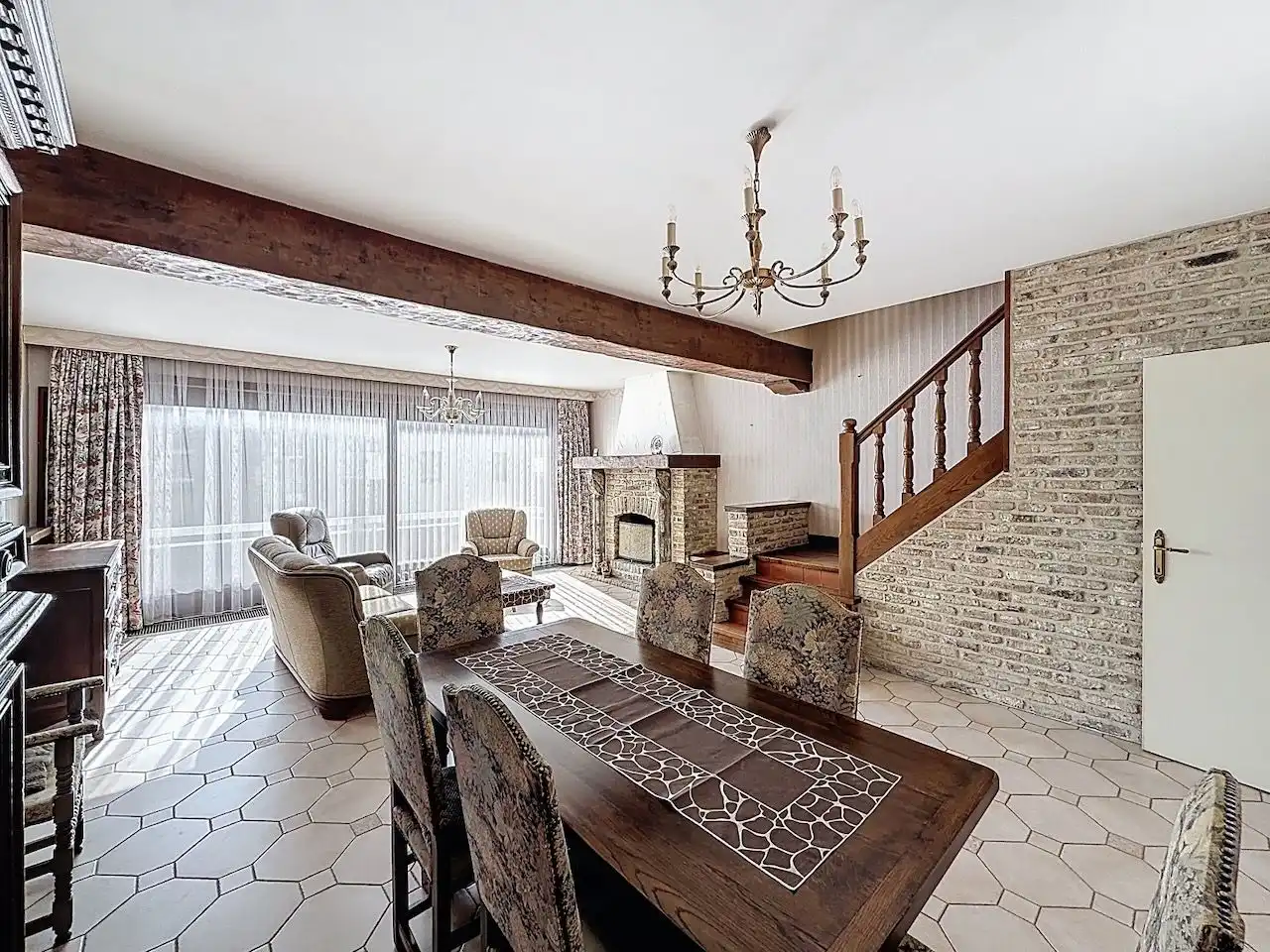 Bel-étage woning met drie slaapkamers en twee garages in het centrum van Heist-Aan-Zee foto 6